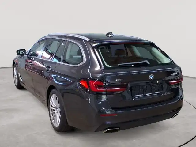 BMW 5 Series view 5