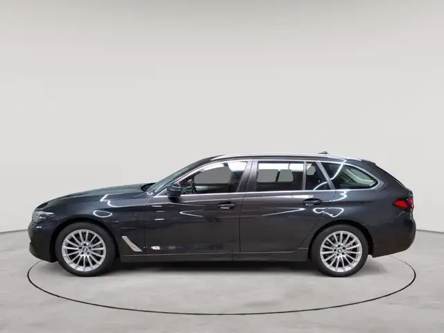 BMW 5 Series view 6
