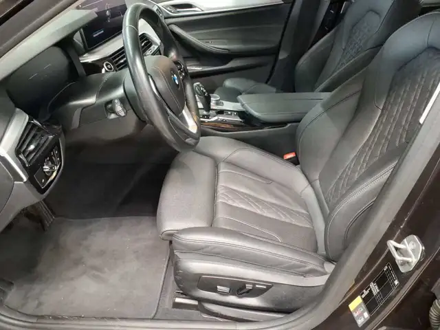 BMW 5 Series view 7