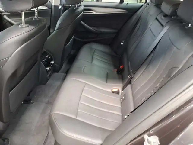 BMW 5 Series view 13