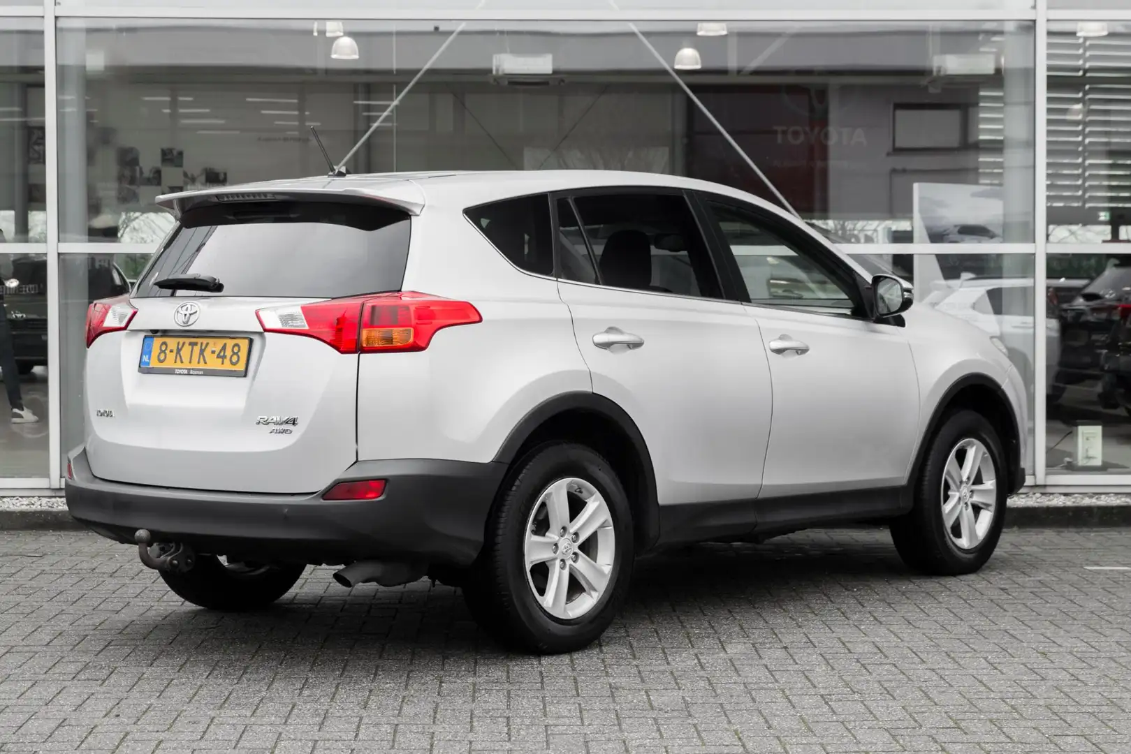 Toyota RAV 4 2.0 Dynamic 4WD Grijs - 2