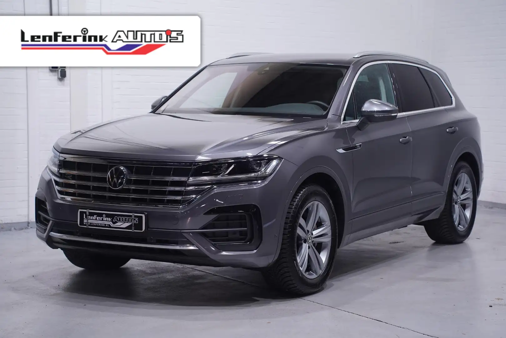 Volkswagen Touareg 3.0 TDI 232 pk R-Line Grijs Kenteken 2-Zits Navi C Gri - 1