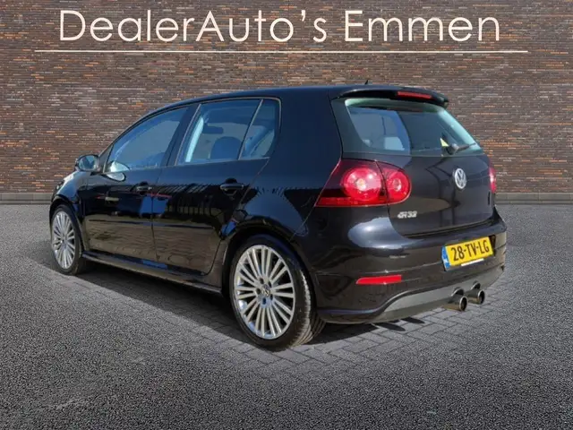 Volkswagen Golf view 3