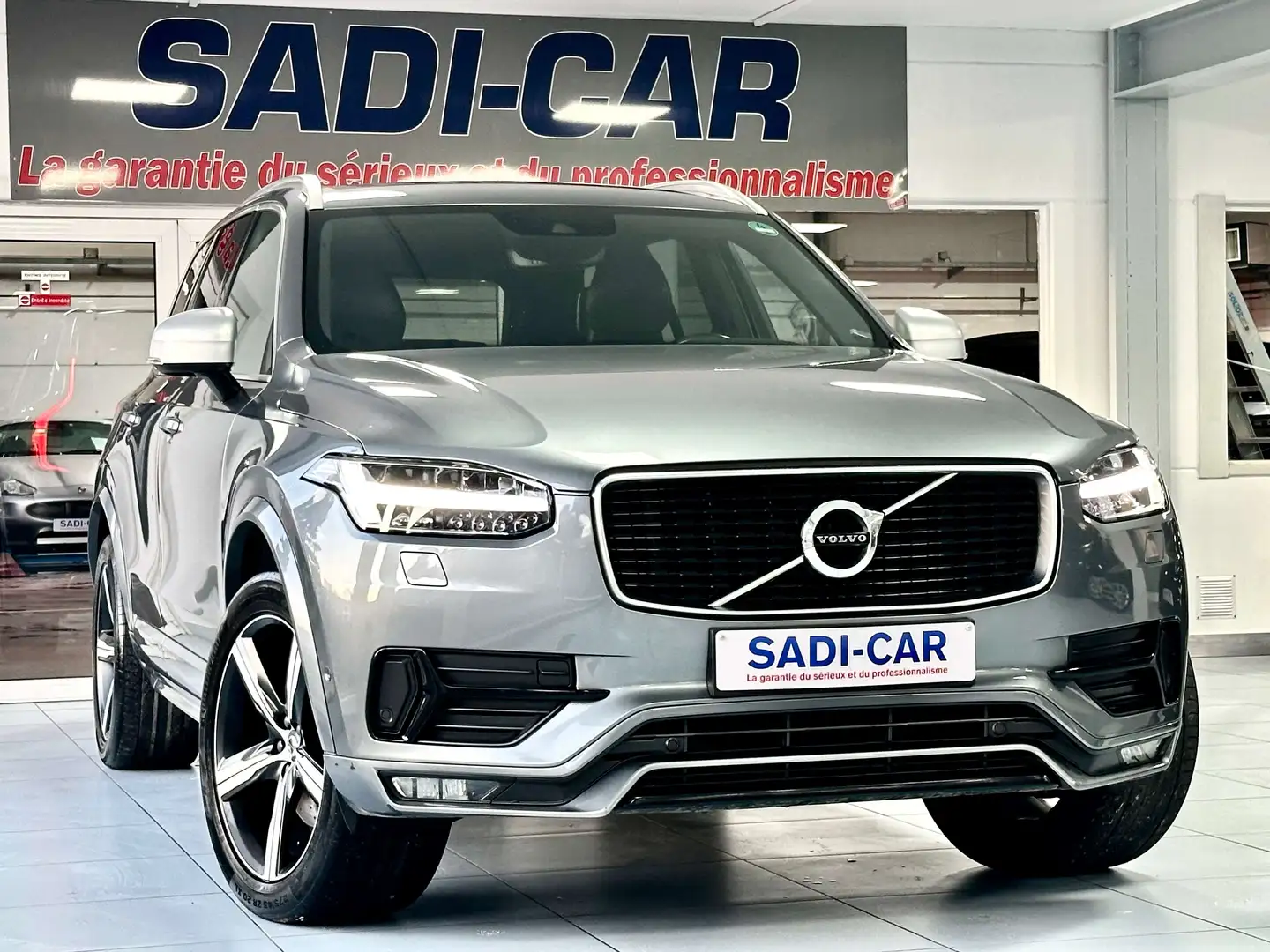 Volvo XC90 2.0 D5 235cv 4WD R-DESIGN - Geartronic Gris - 1