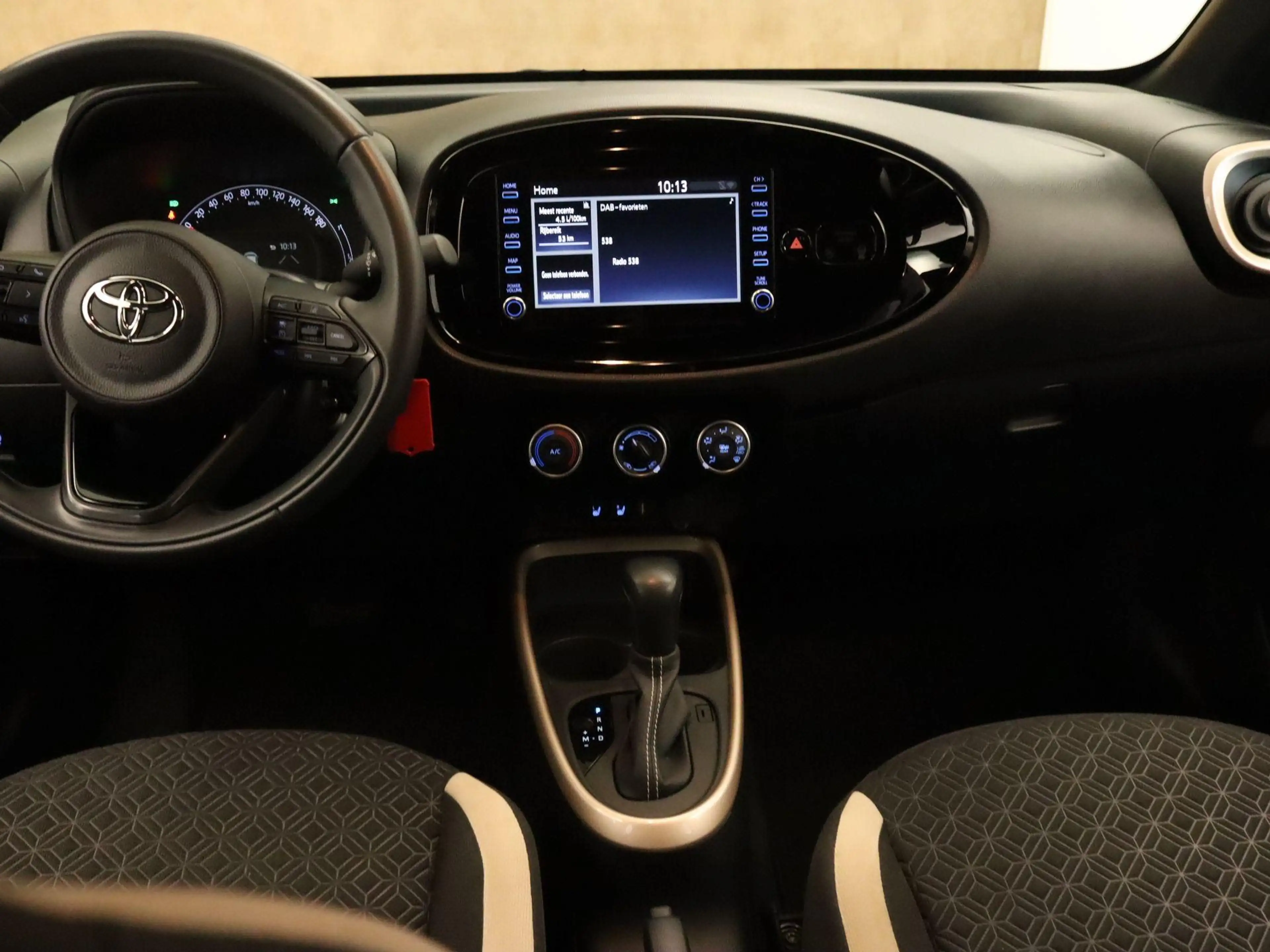 Toyota Aygo X 1.0 VVT-i S-CVT Pulse - VOORSTOELEN VERWARMD - ADA — photo 8