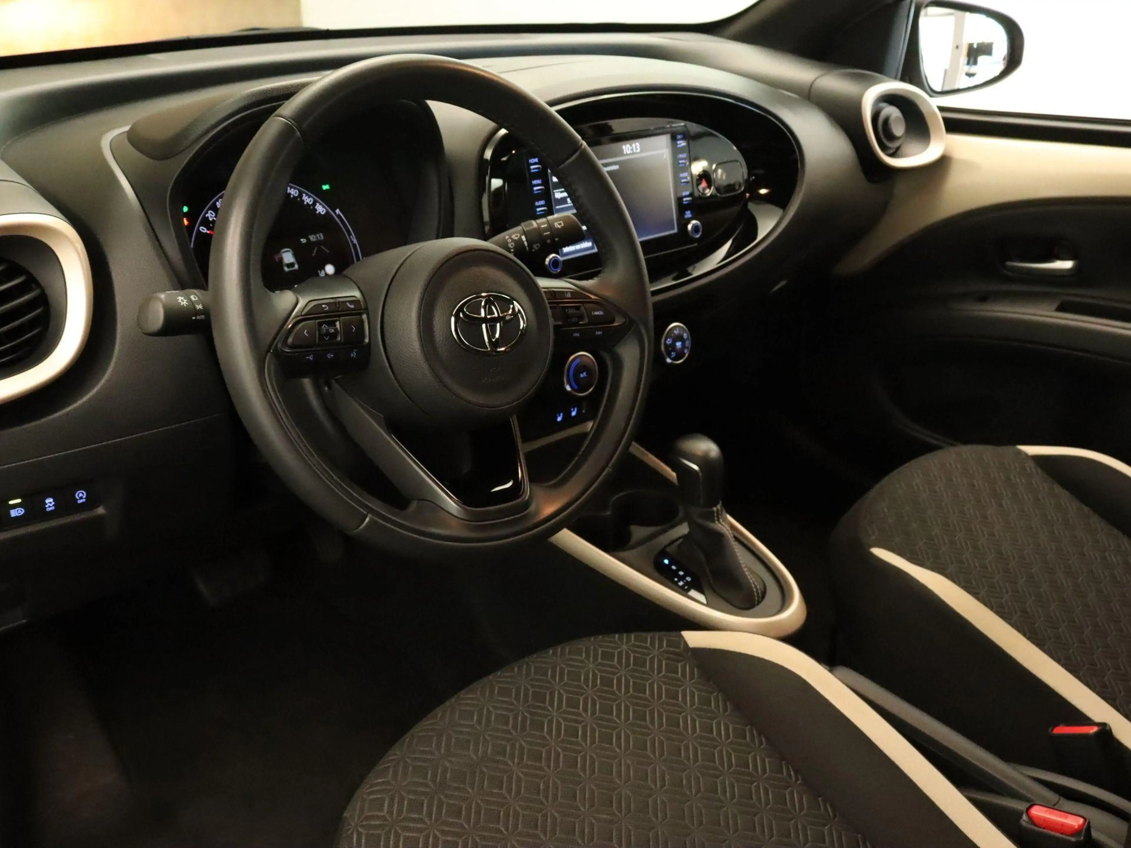 Toyota Aygo X 1.0 VVT-i S-CVT Pulse - VOORSTOELEN VERWARMD - ADA — photo 7