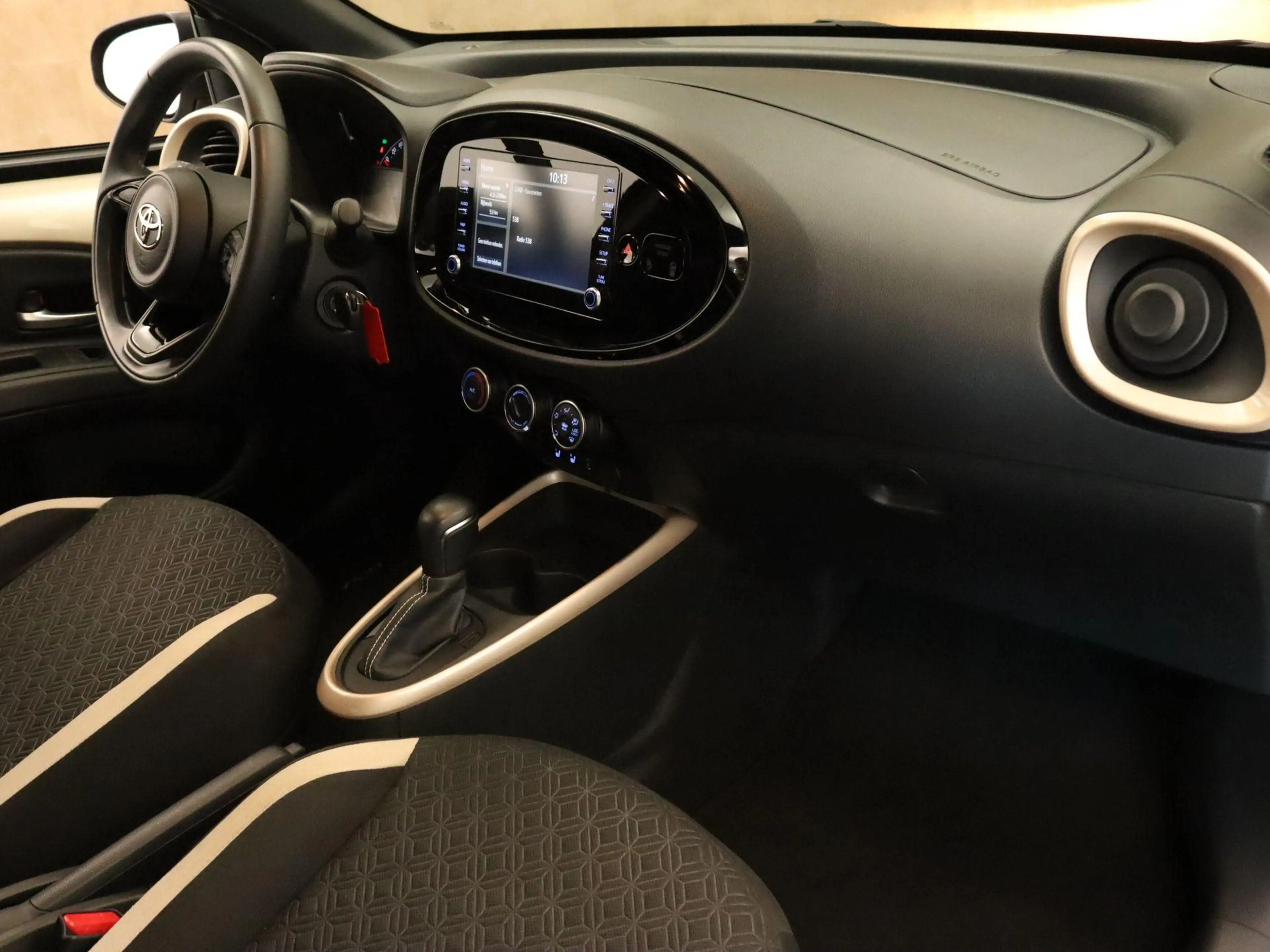 Toyota Aygo X 1.0 VVT-i S-CVT Pulse - VOORSTOELEN VERWARMD - ADA — photo 9