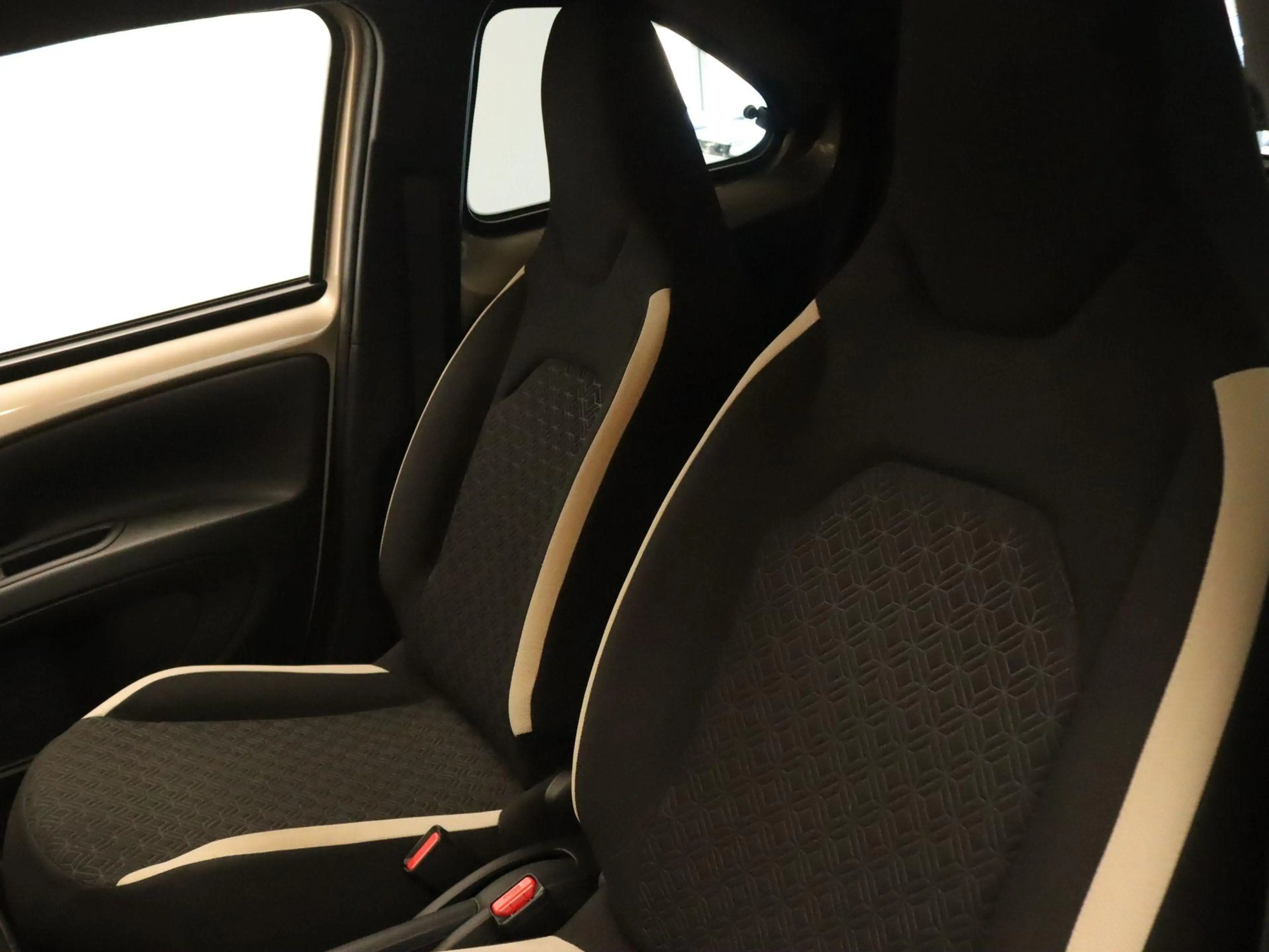 Toyota Aygo X 1.0 VVT-i S-CVT Pulse - VOORSTOELEN VERWARMD - ADA — photo 10