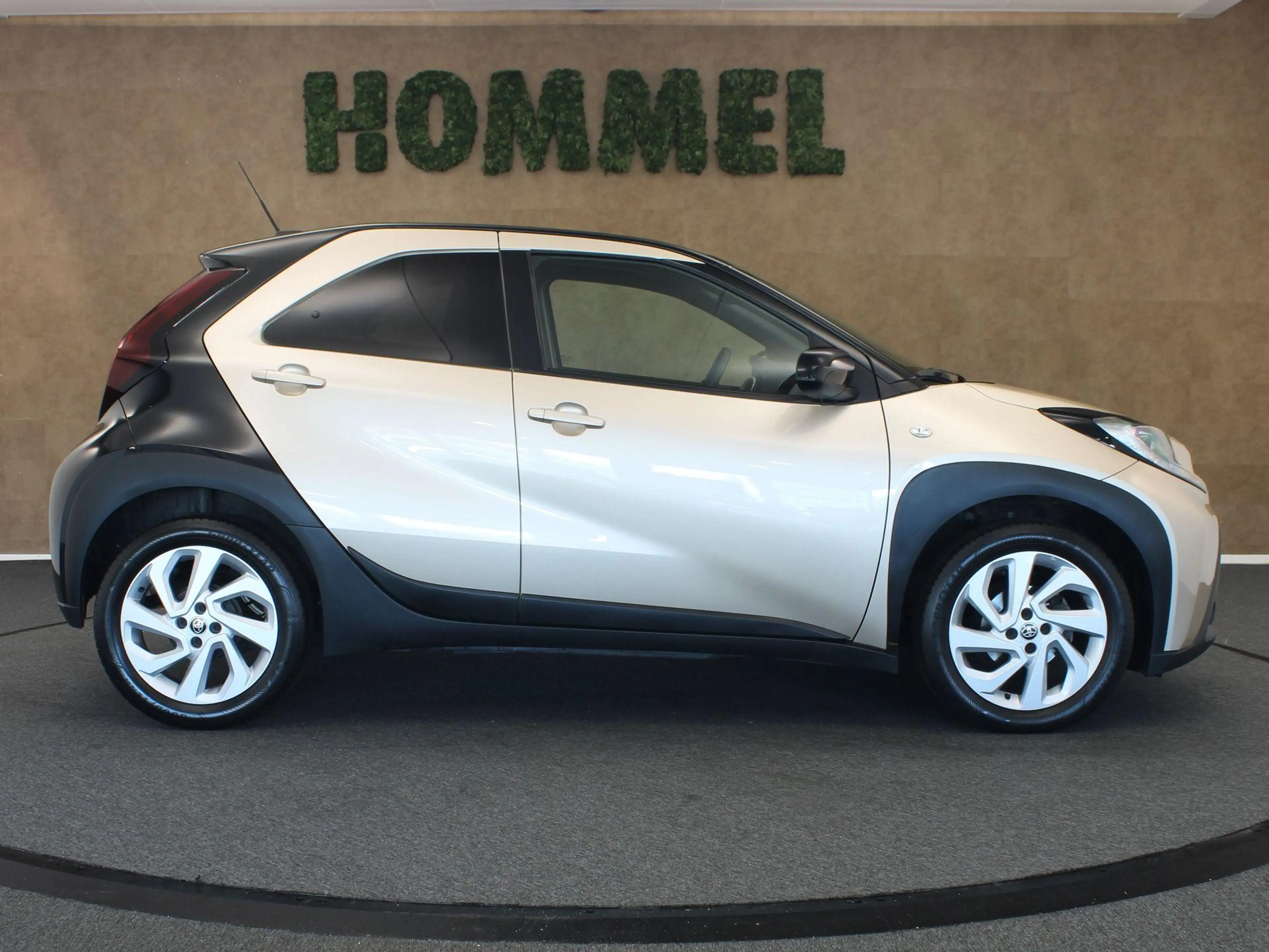 Toyota Aygo X 1.0 VVT-i S-CVT Pulse - VOORSTOELEN VERWARMD - ADA — photo 14