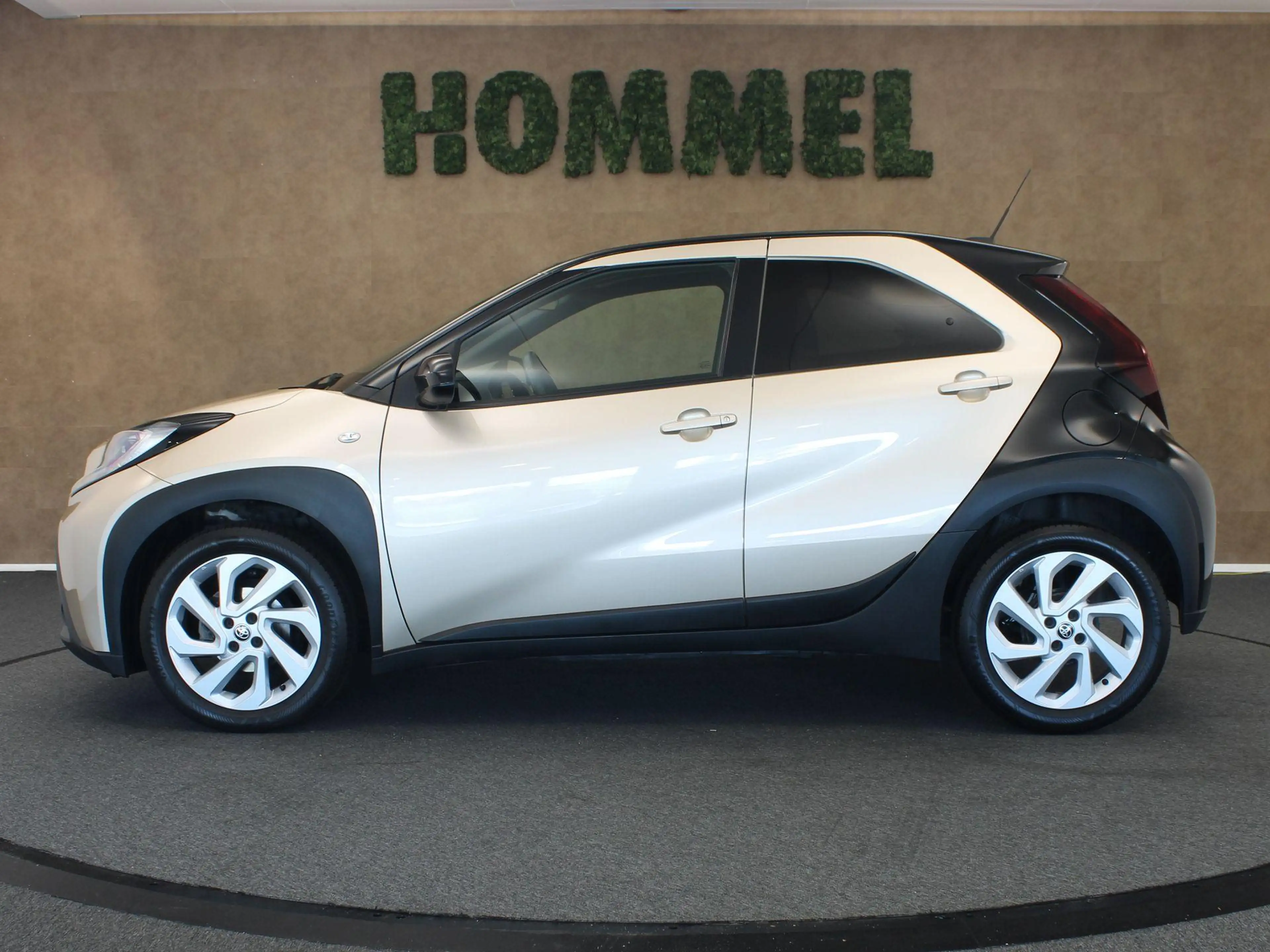 Toyota Aygo X 1.0 VVT-i S-CVT Pulse - VOORSTOELEN VERWARMD - ADA — photo 13