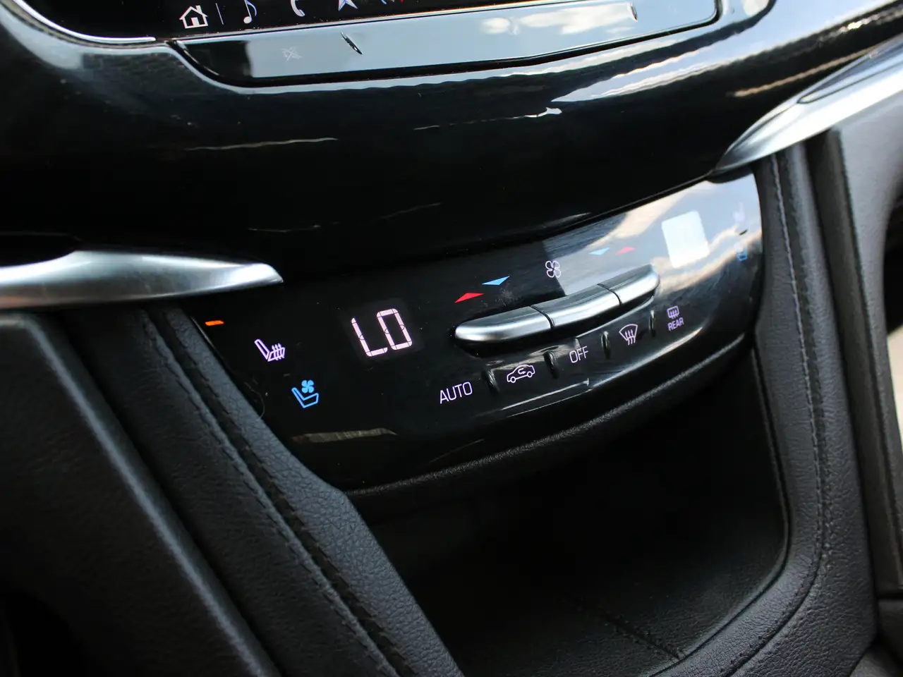 Cadillac XT6 снимка Cadillac XT6