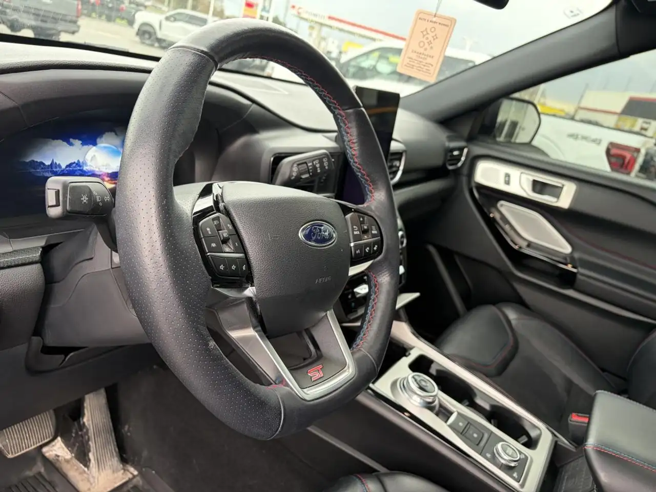 Ford Explorer снимка Ford Explorer
