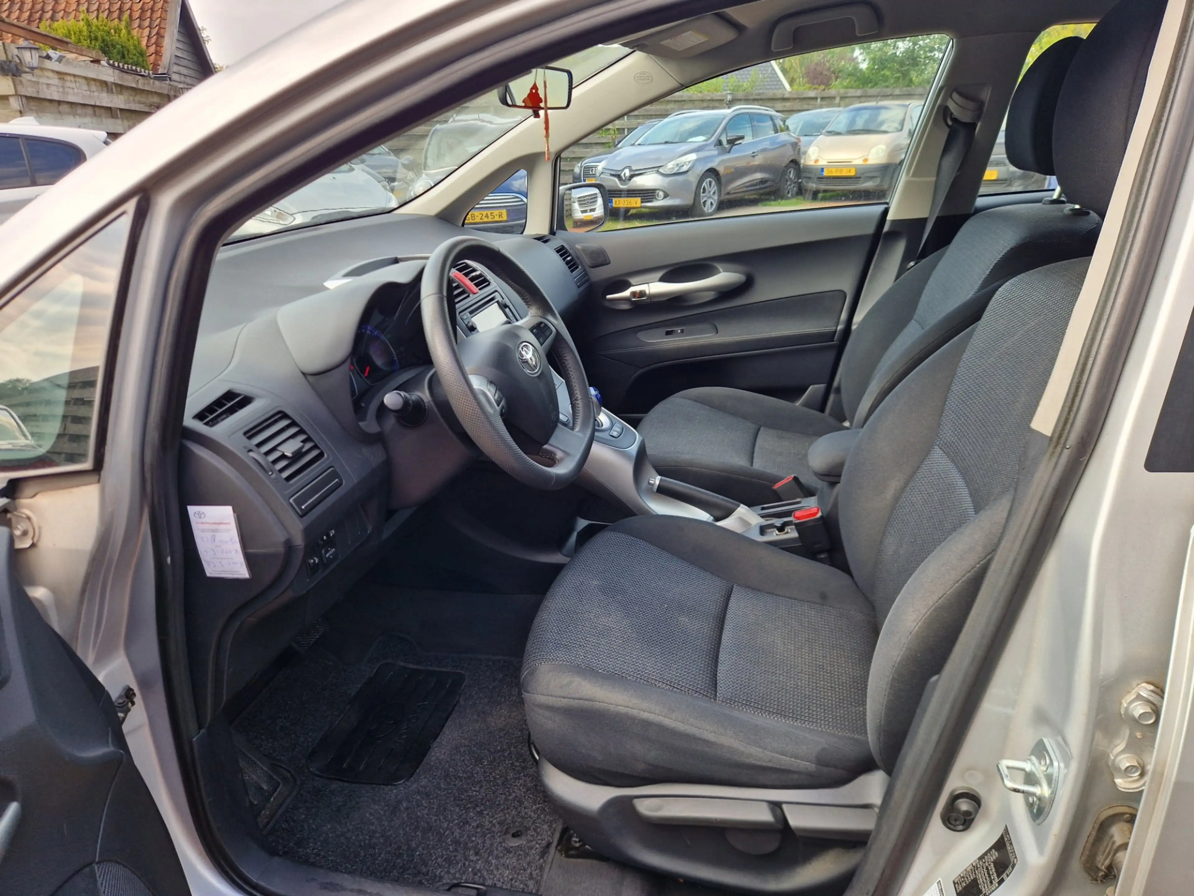 Toyota Auris 1.8 Full Hybrid Business — photo 6