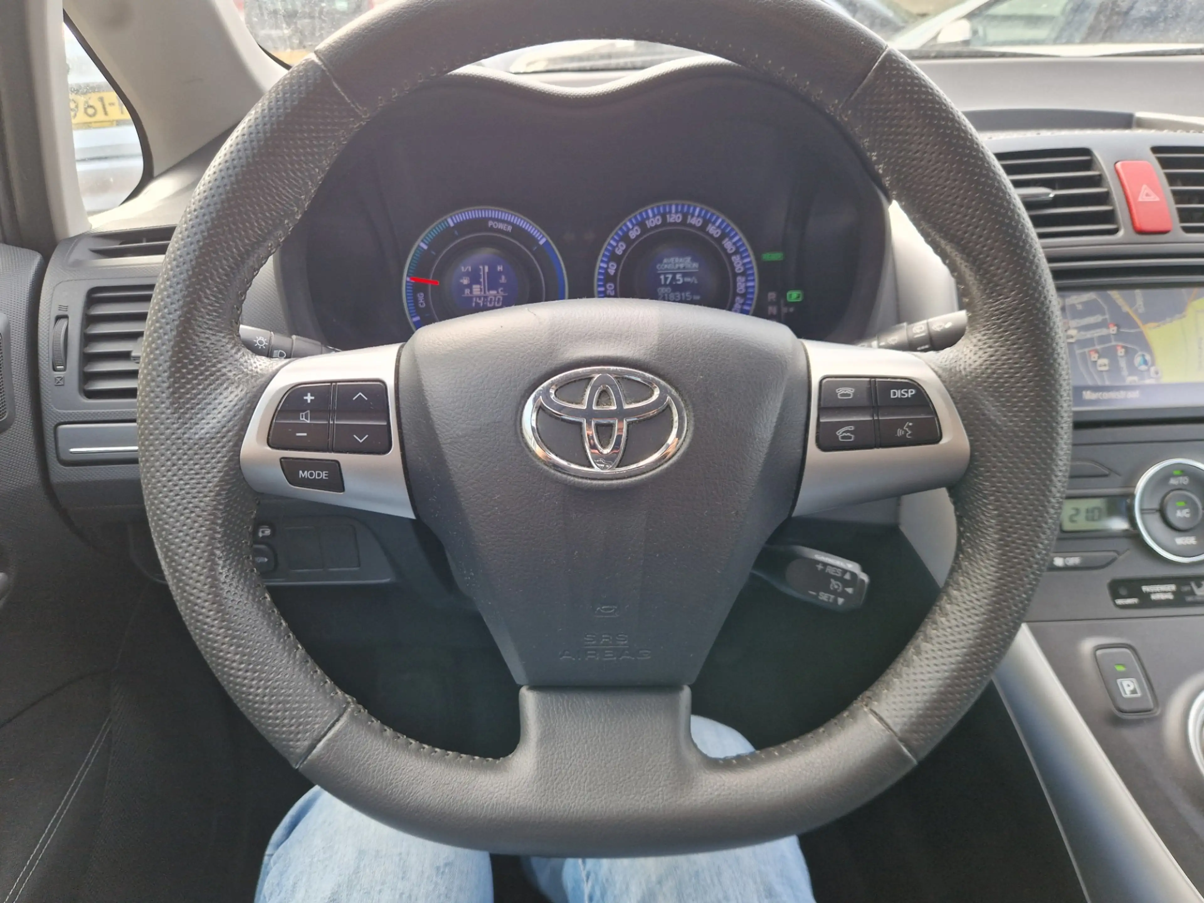 Toyota Auris 1.8 Full Hybrid Business — photo 11