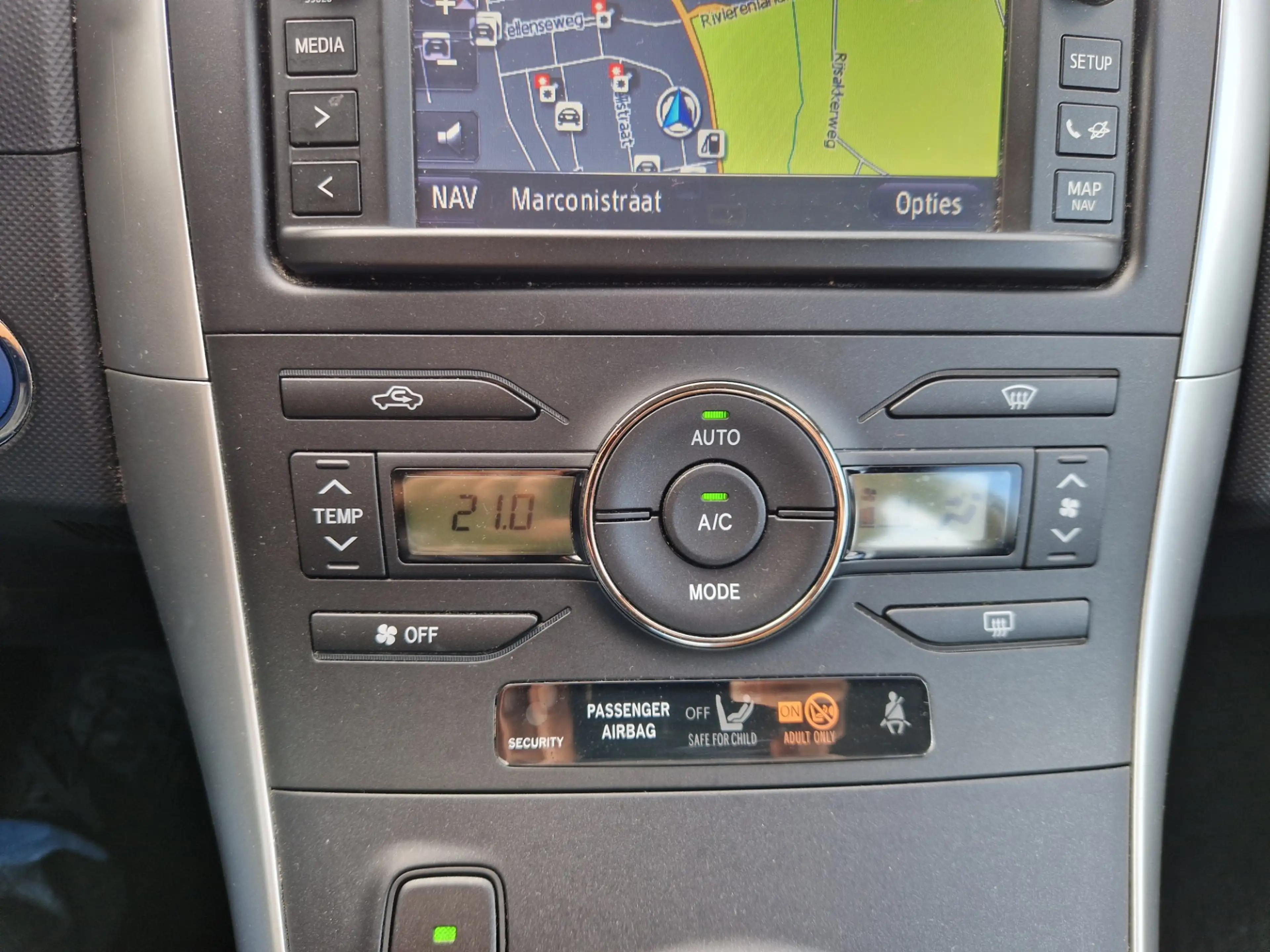 Toyota Auris 1.8 Full Hybrid Business — photo 9