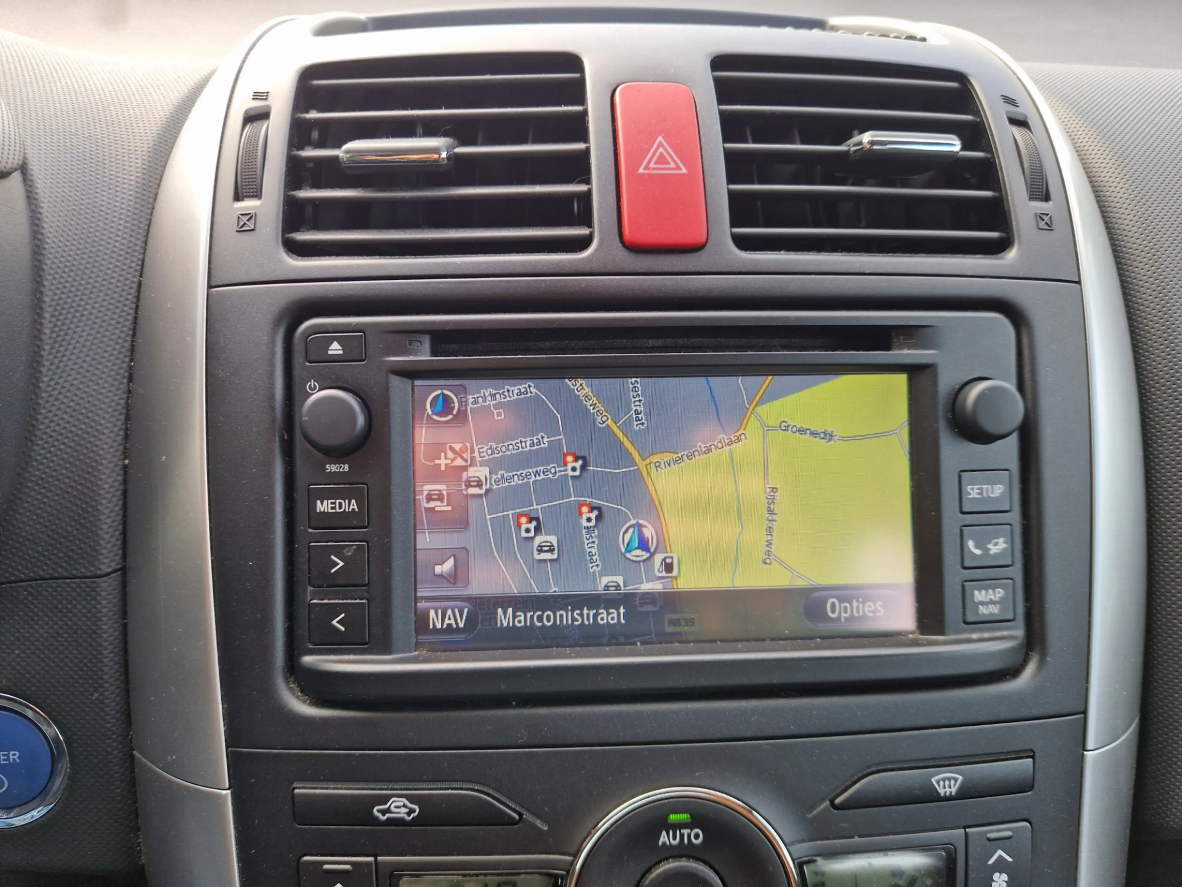 Toyota Auris 1.8 Full Hybrid Business — photo 8