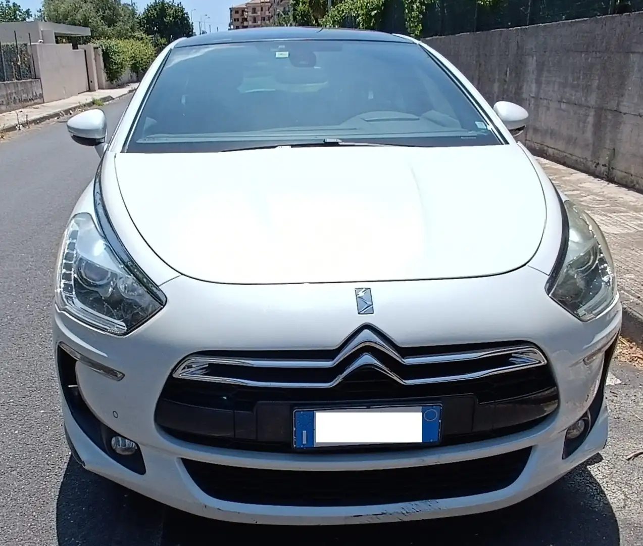 Citroen DS5 DS5 2.0 hdi Chic 160cv auto White - 1