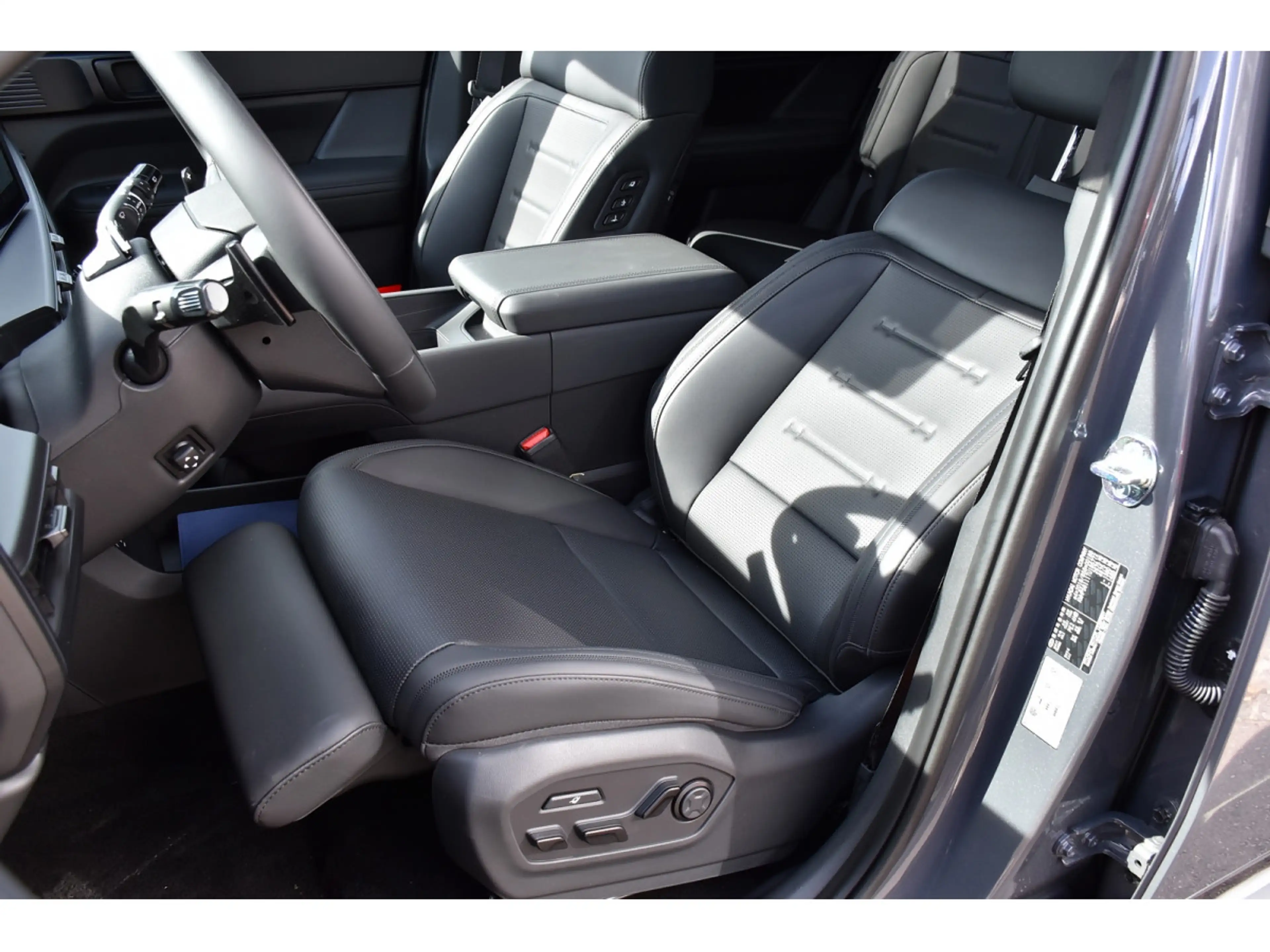 Hyundai SANTA FE 1.6 T-GDI HEV Calligraphy 7 PL. PANO MEMO BOSE HUD — photo 7