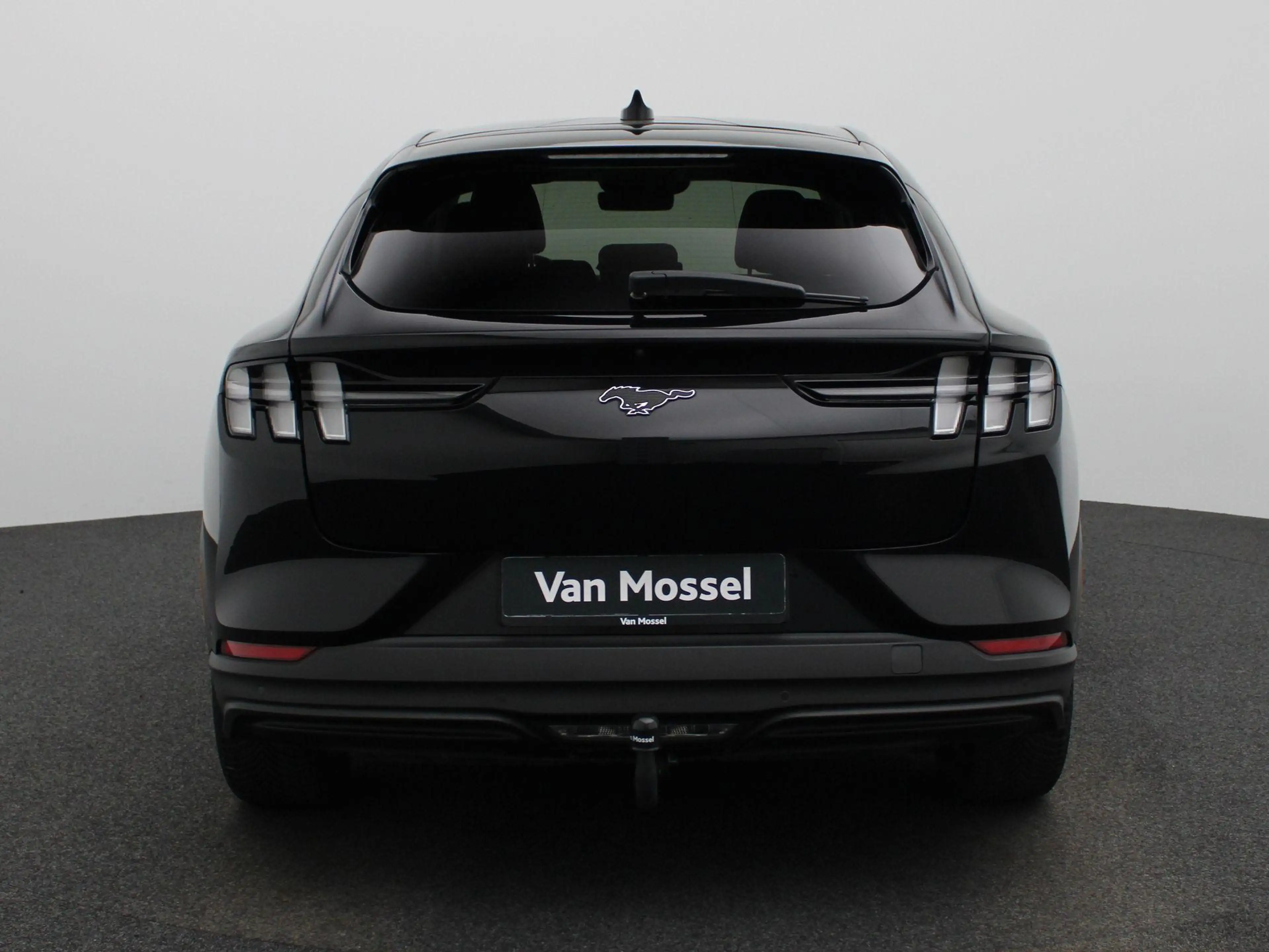 Ford Mustang Mach-E 76kWh 198kW Standard Range RWD — photo 5