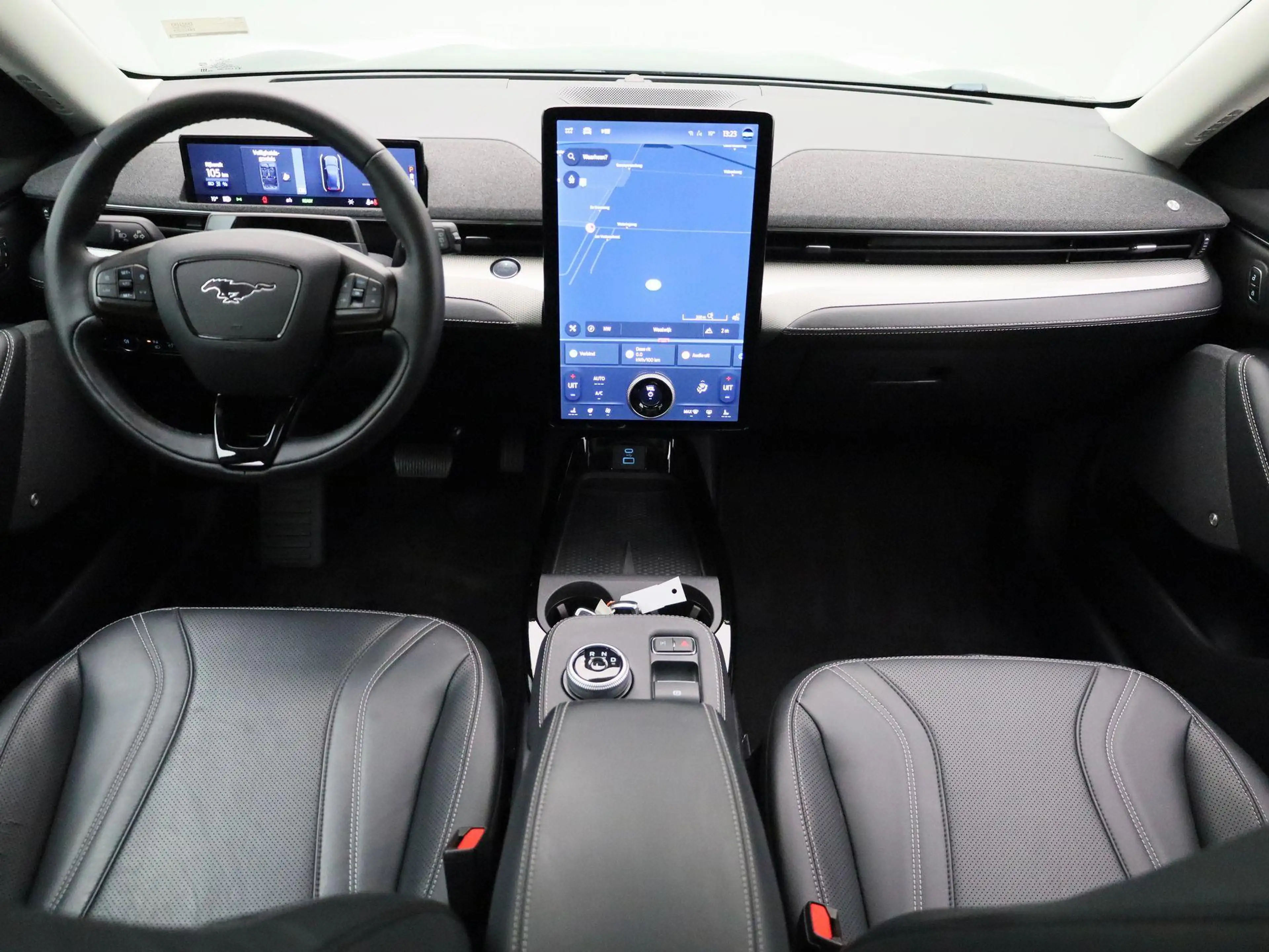 Ford Mustang Mach-E 76kWh 198kW Standard Range RWD — photo 9