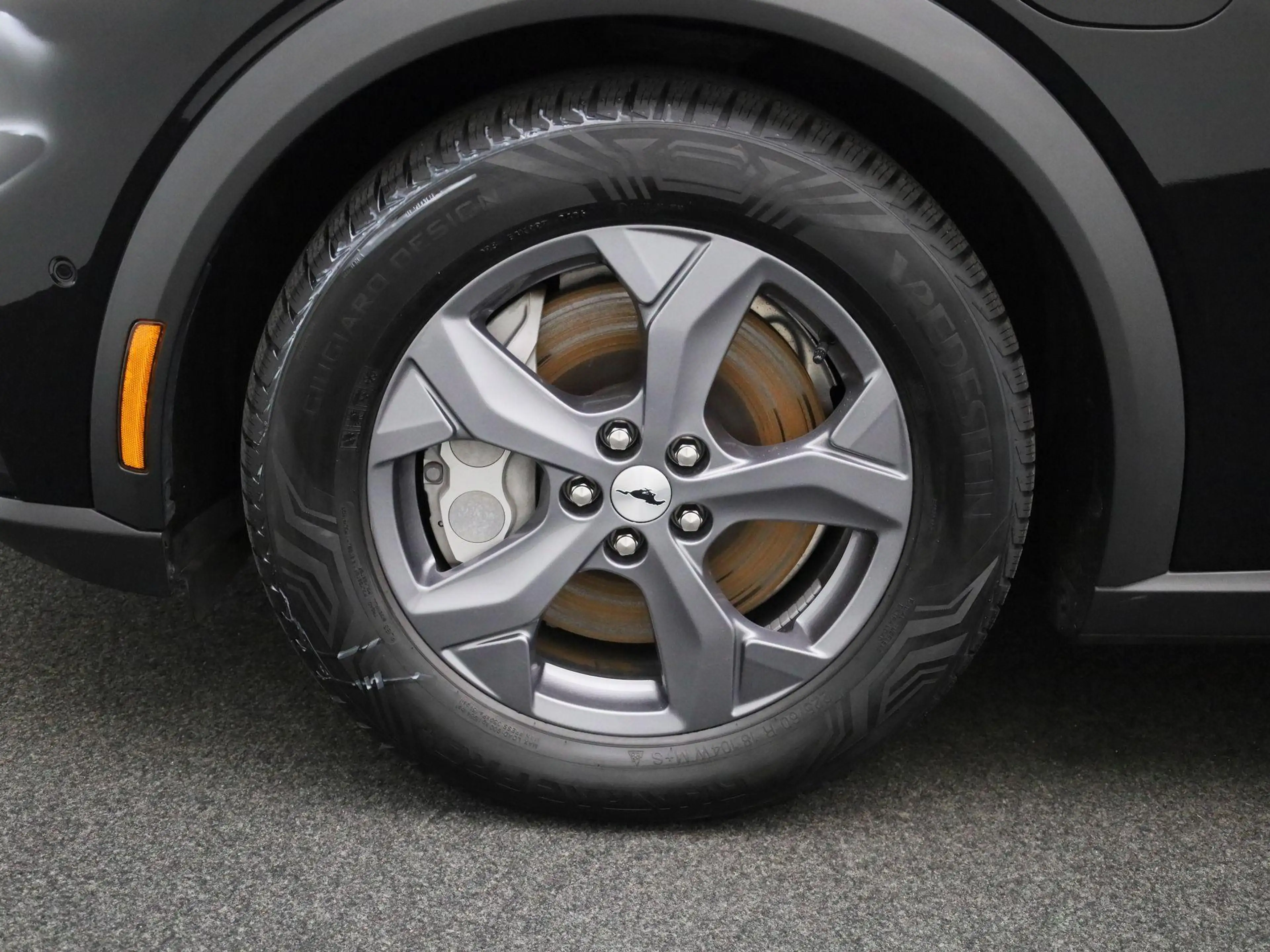 Ford Mustang Mach-E 76kWh 198kW Standard Range RWD — photo 14