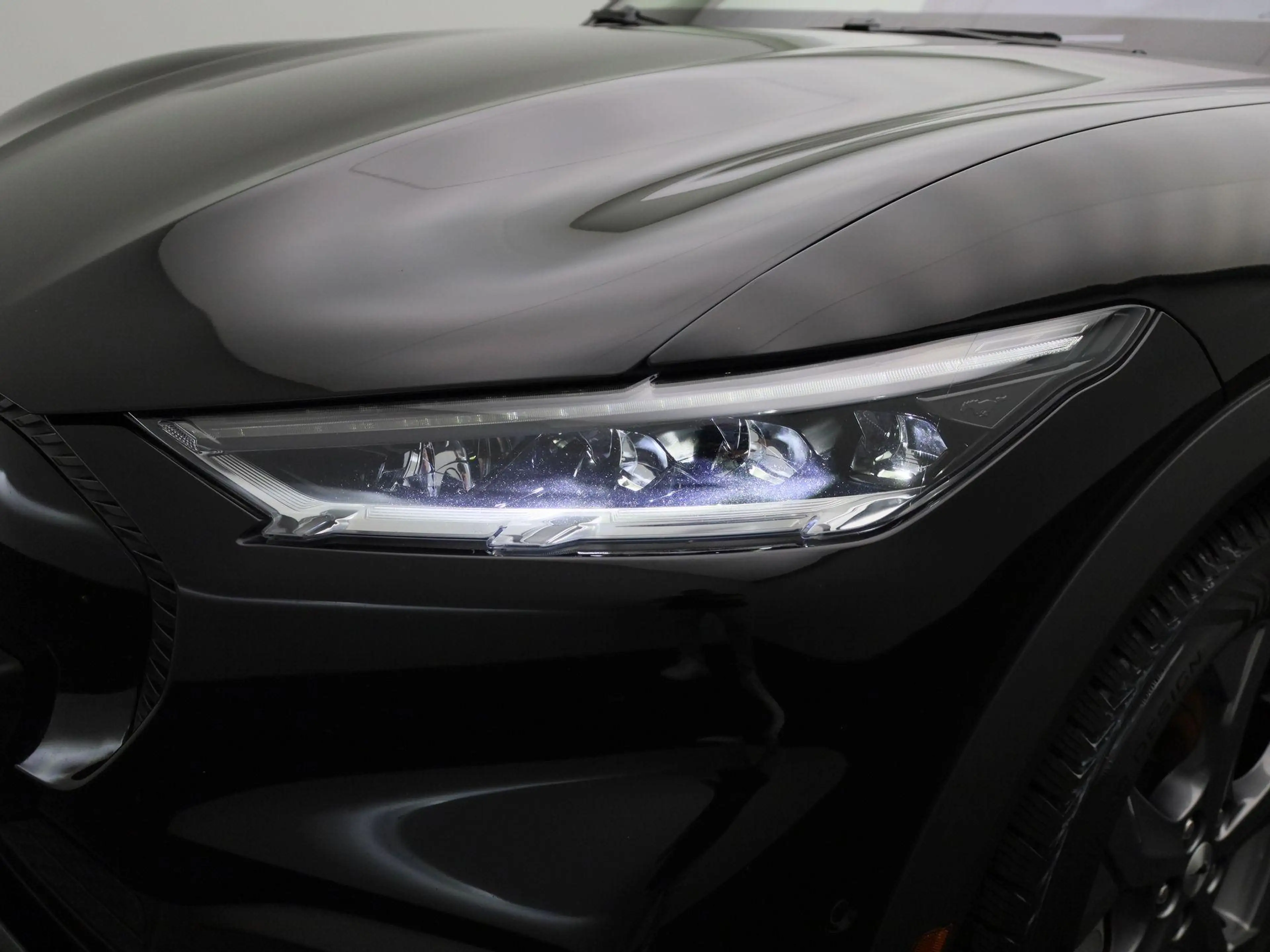 Ford Mustang Mach-E 76kWh 198kW Standard Range RWD — photo 15