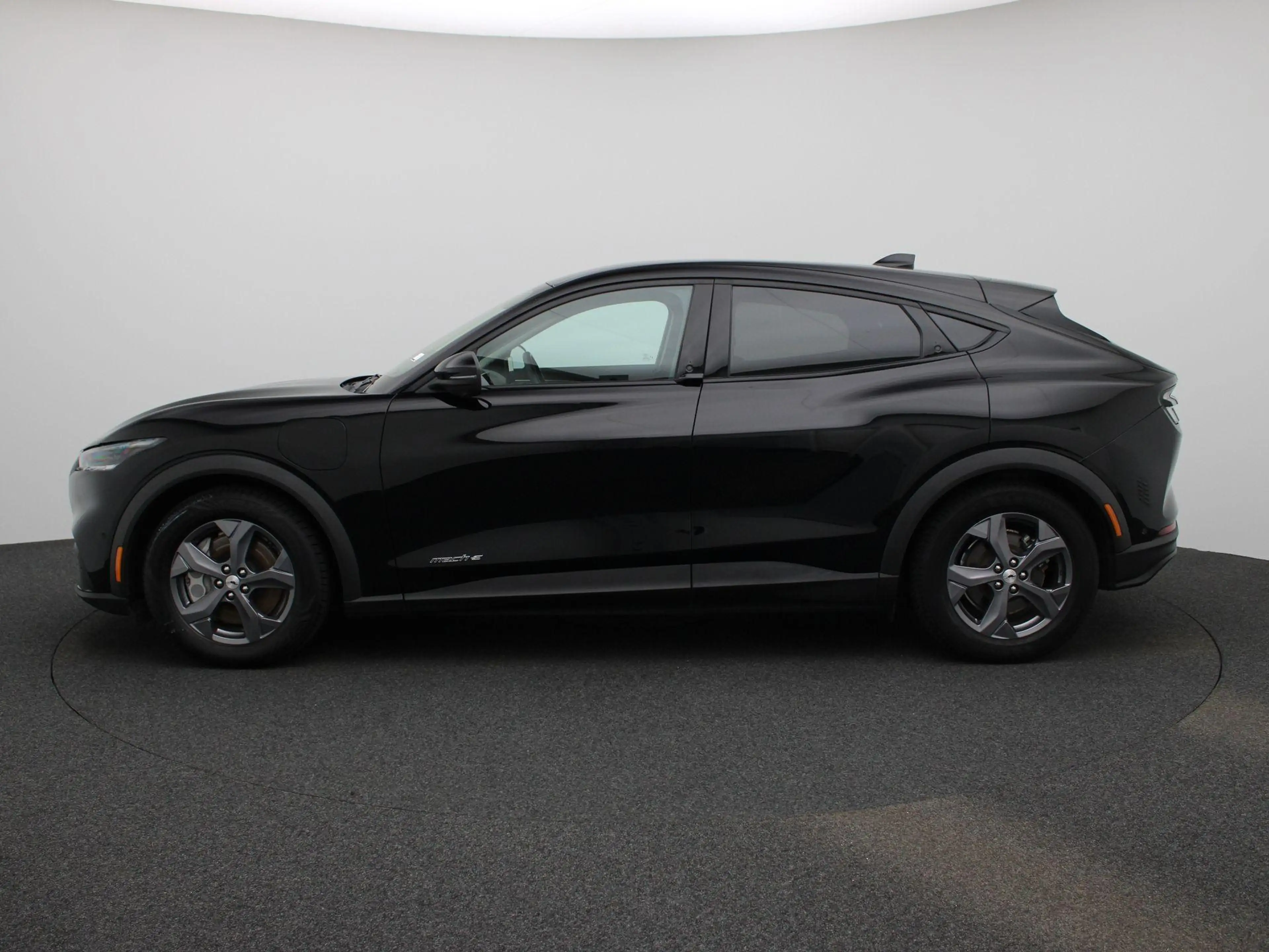 Ford Mustang Mach-E 76kWh 198kW Standard Range RWD — photo 4