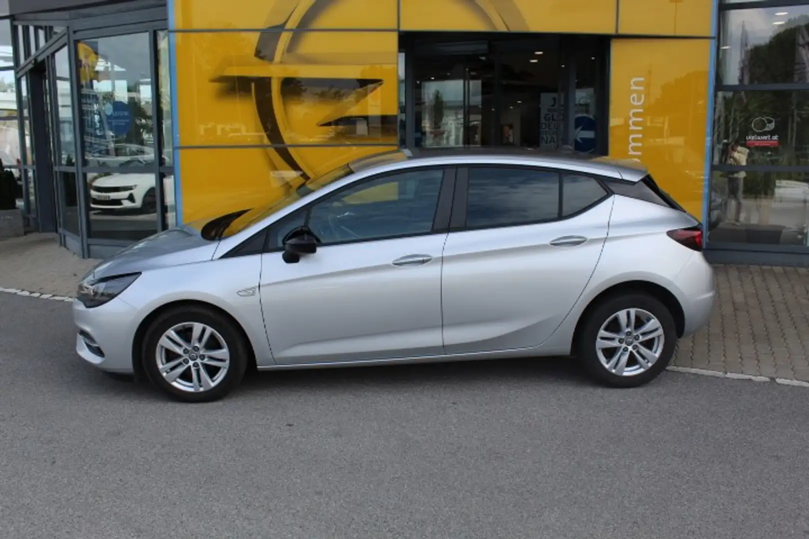 Opel Astra 1,2 Turbo Direct Injection Edition Silber - 2