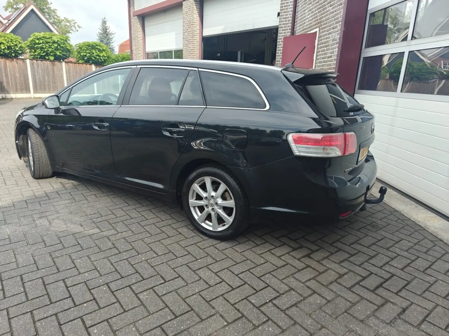 Toyota Avensis 2.0 VVTi - dynamic - airco - trekhaak - Prijs is a Noir - 2