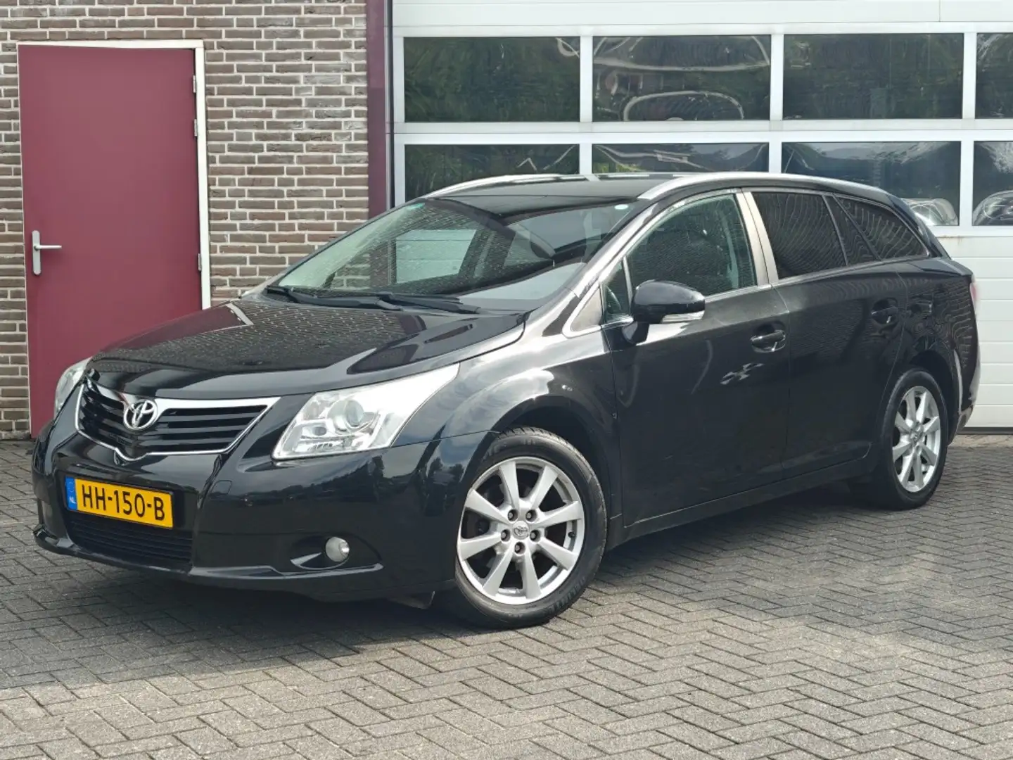 Toyota Avensis 2.0 VVTi - dynamic - airco - trekhaak - Prijs is a Noir - 1