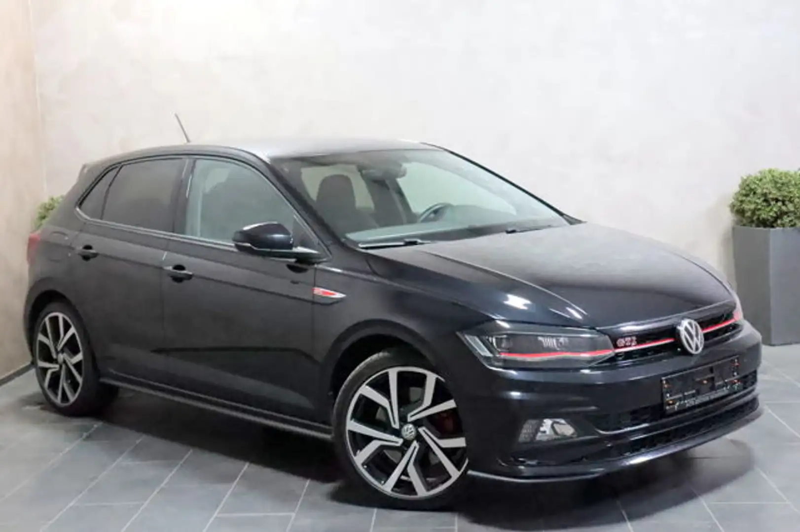 Volkswagen Polo GTI VI DSG KAMERA ACC LED NAVI DCC VIRTUAL Schwarz - 2