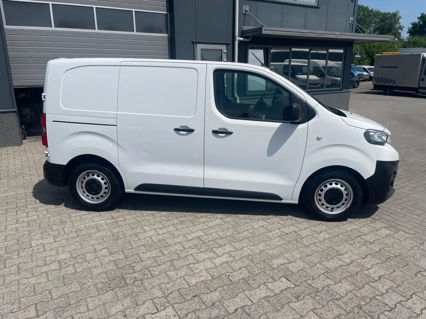 Peugeot Expert 226C 1.6 BlueHDI 115 Premium NAVI AIRCO Wit - 2