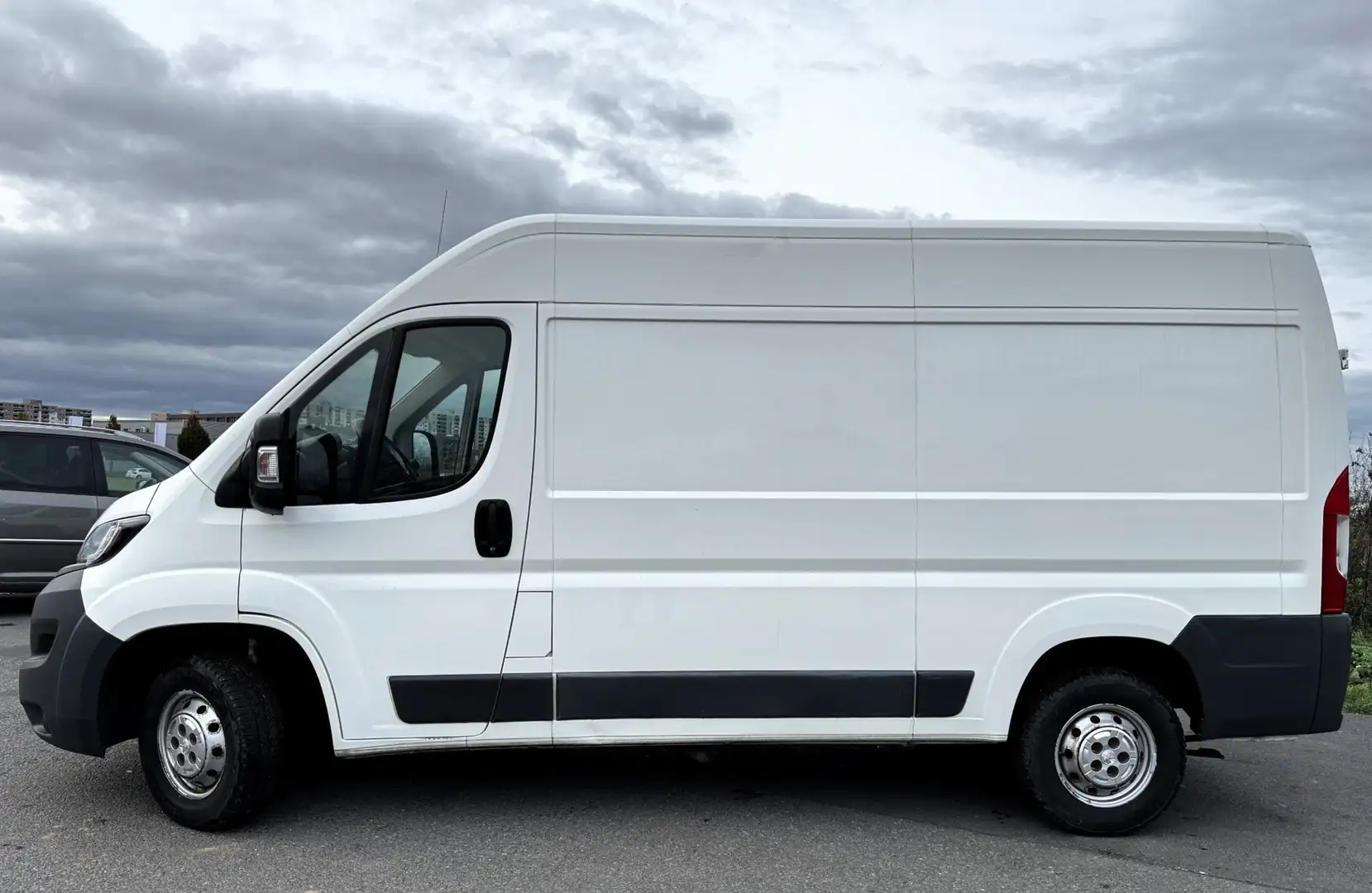 Peugeot Boxer 335 L2H2 Pro BlueHDi 160 Blanco - 2