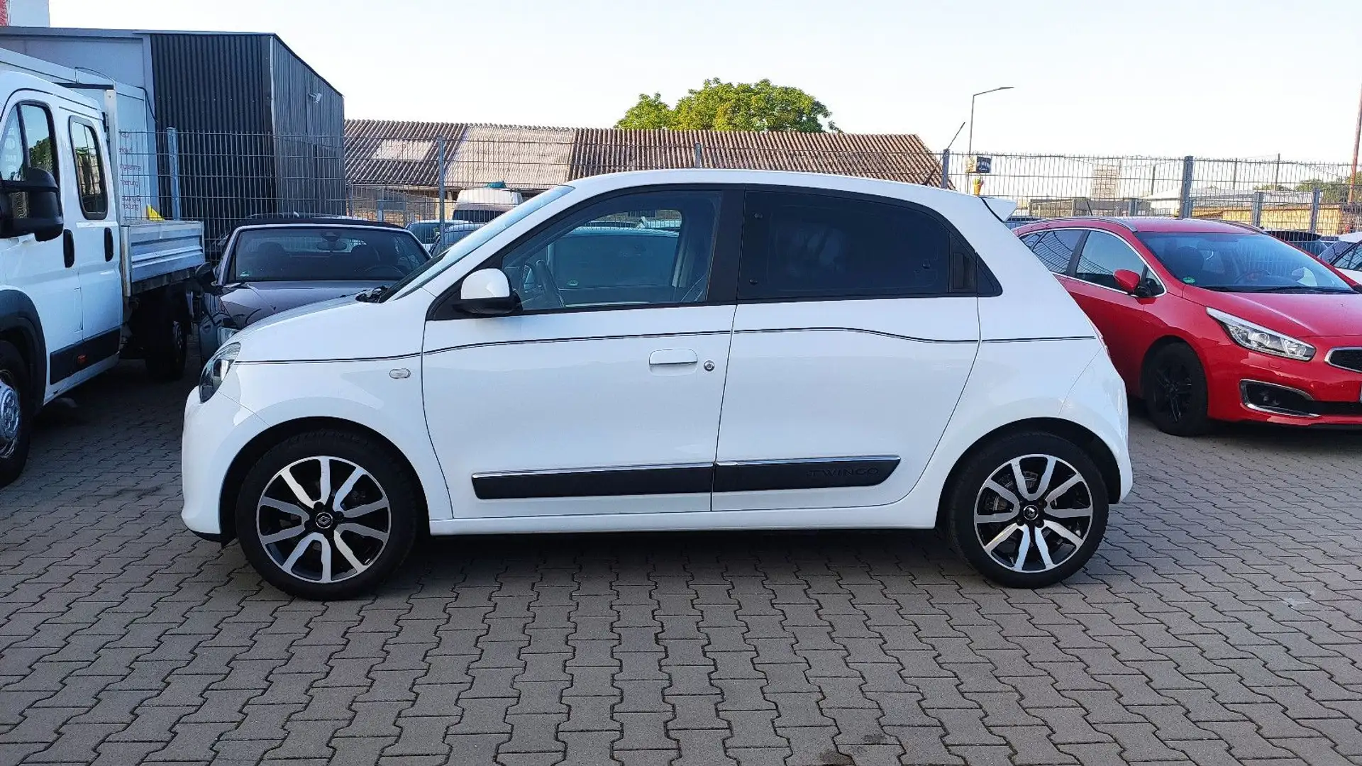 Renault Twingo Intens Automatik+Klima+SHZ+SH+ALU+Tempom. Weiß - 2