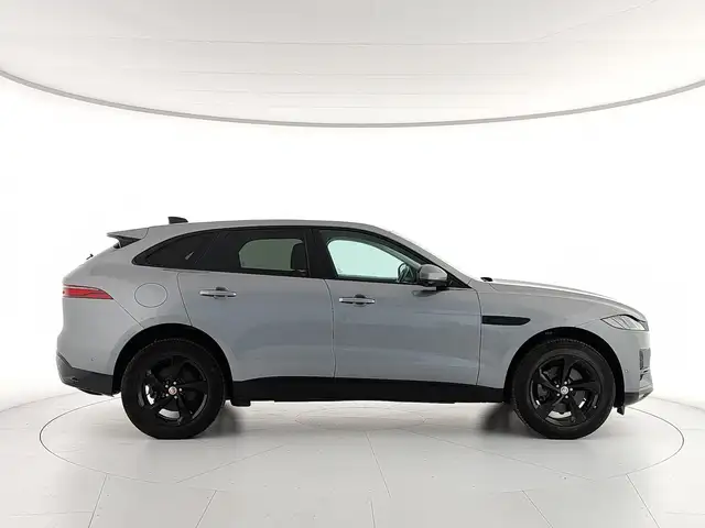 Jaguar F-Pace view 6