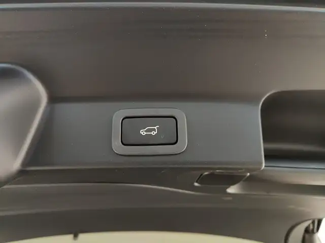 Jaguar F-Pace view 11