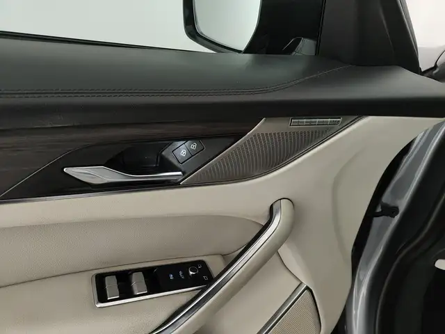 Jaguar F-Pace view 13