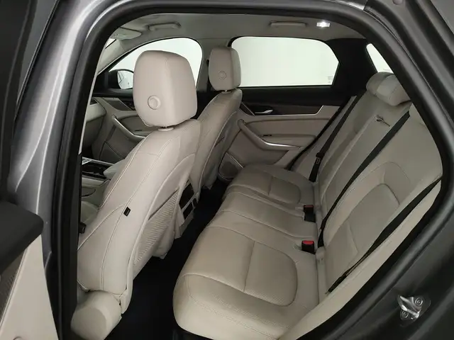 Jaguar F-Pace view 10