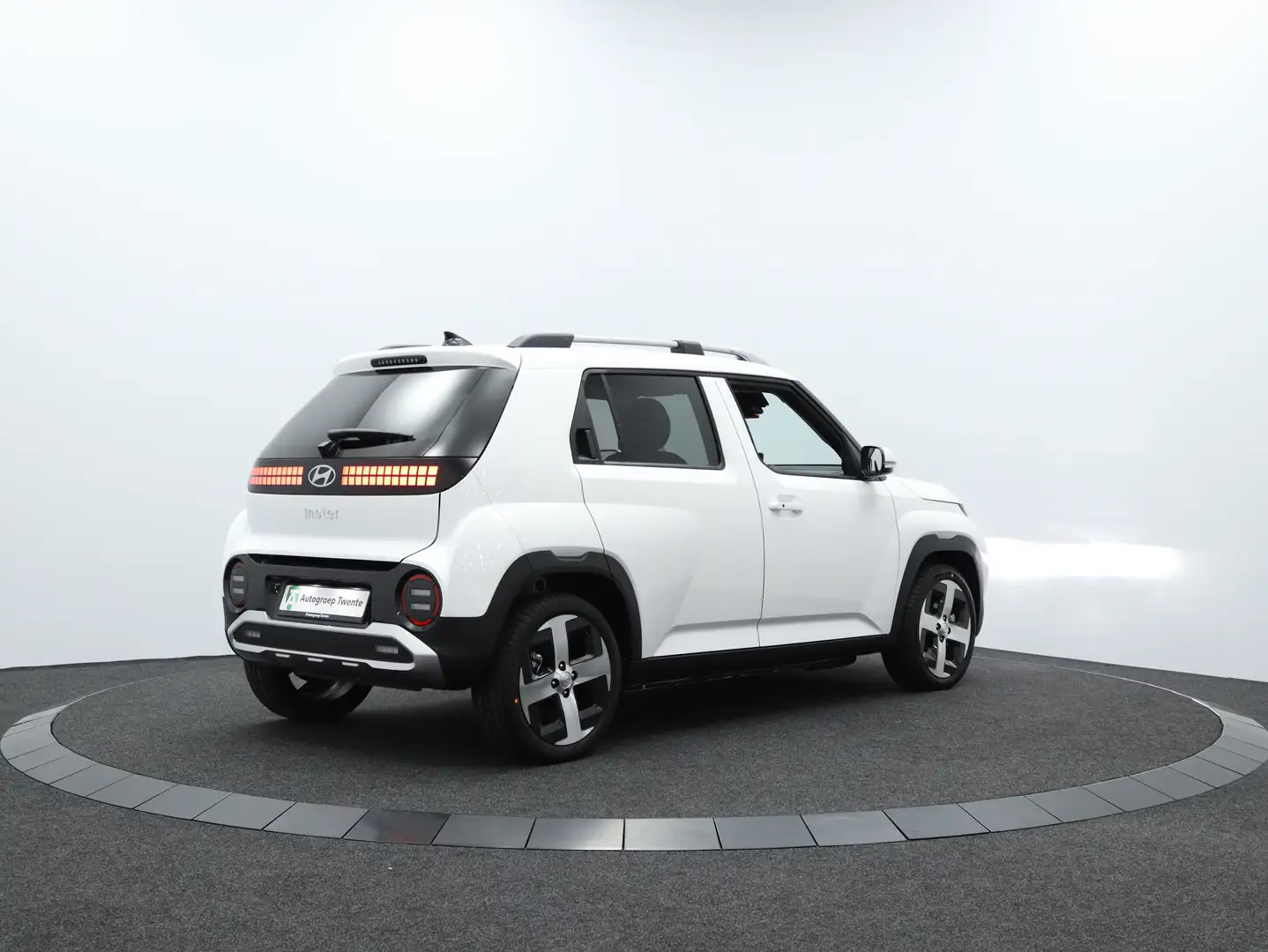 Hyundai Inster Electric 49 kWh Evolve Automaat (Atlas White Uni) Wit - 2
