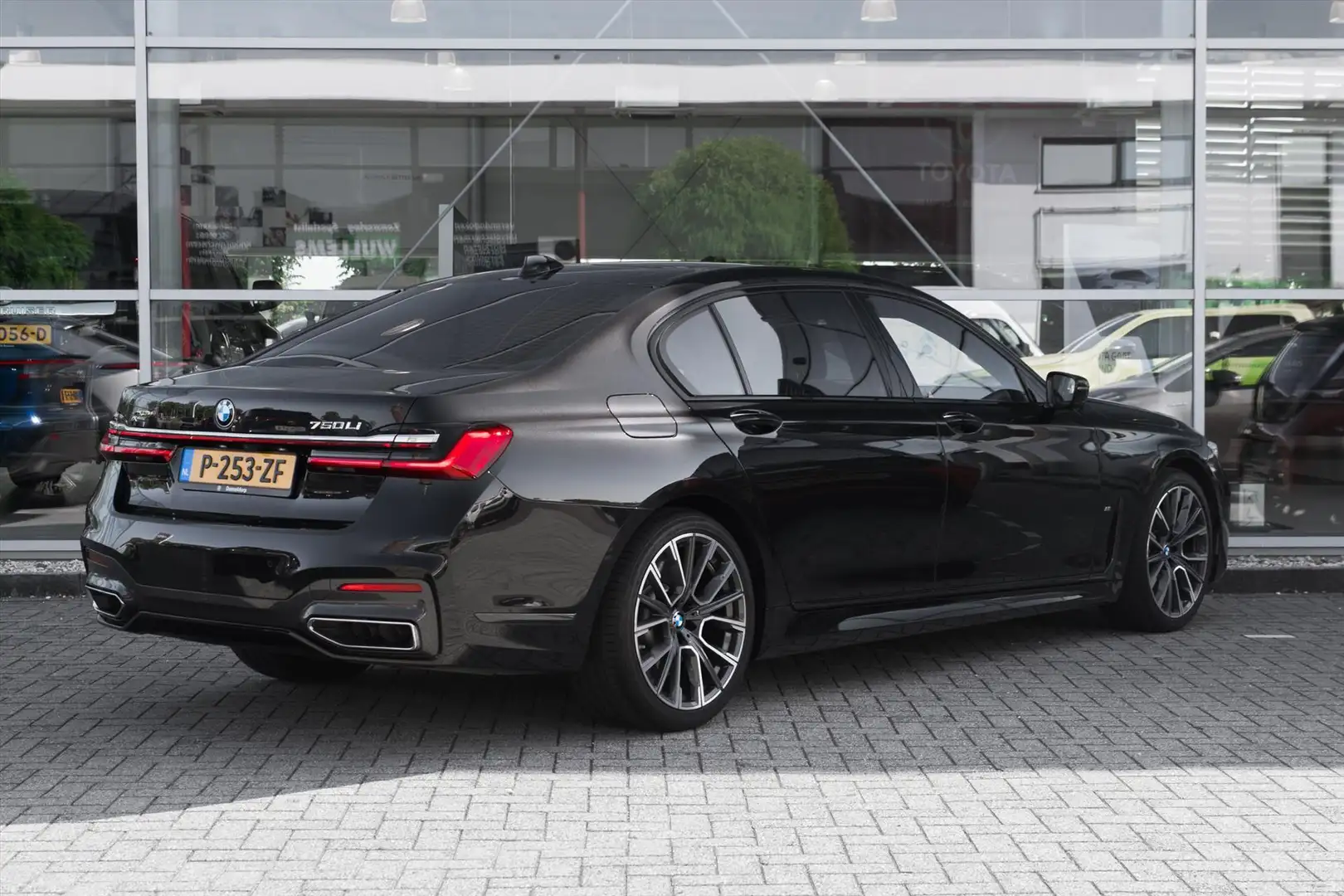 BMW 750 7 Serie (g12) 750Li 530pk xDrive High Executive Schwarz - 2