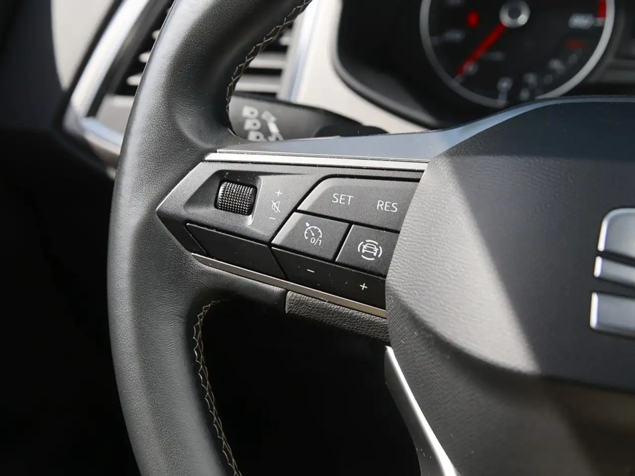 SEAT Ateca 1.5 TSI DSG Xperience AHK, RFK, LED-Sch., ACC, ... 17