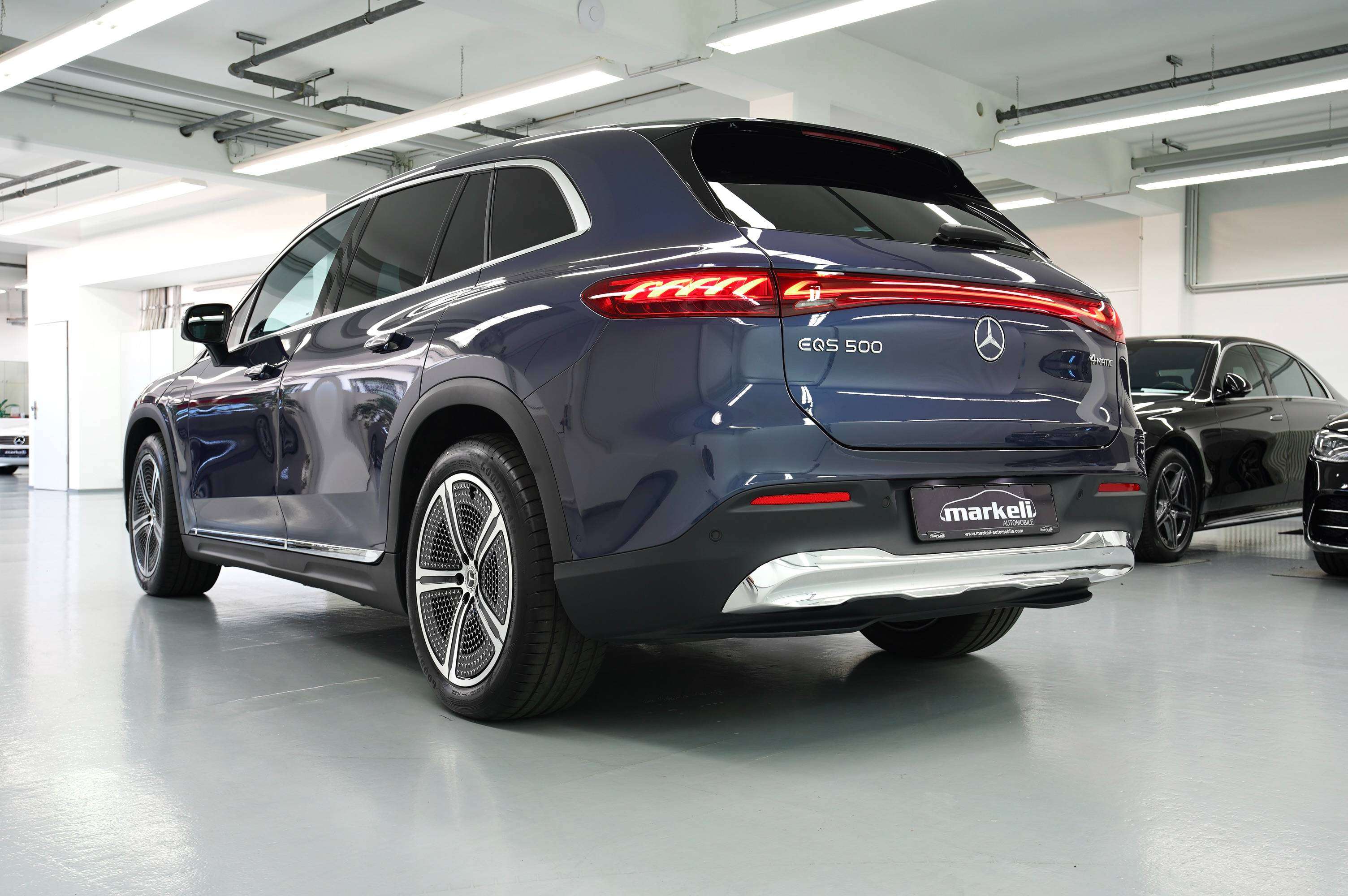 Mercedes-Benz Eqs Suv 2026 photo 2