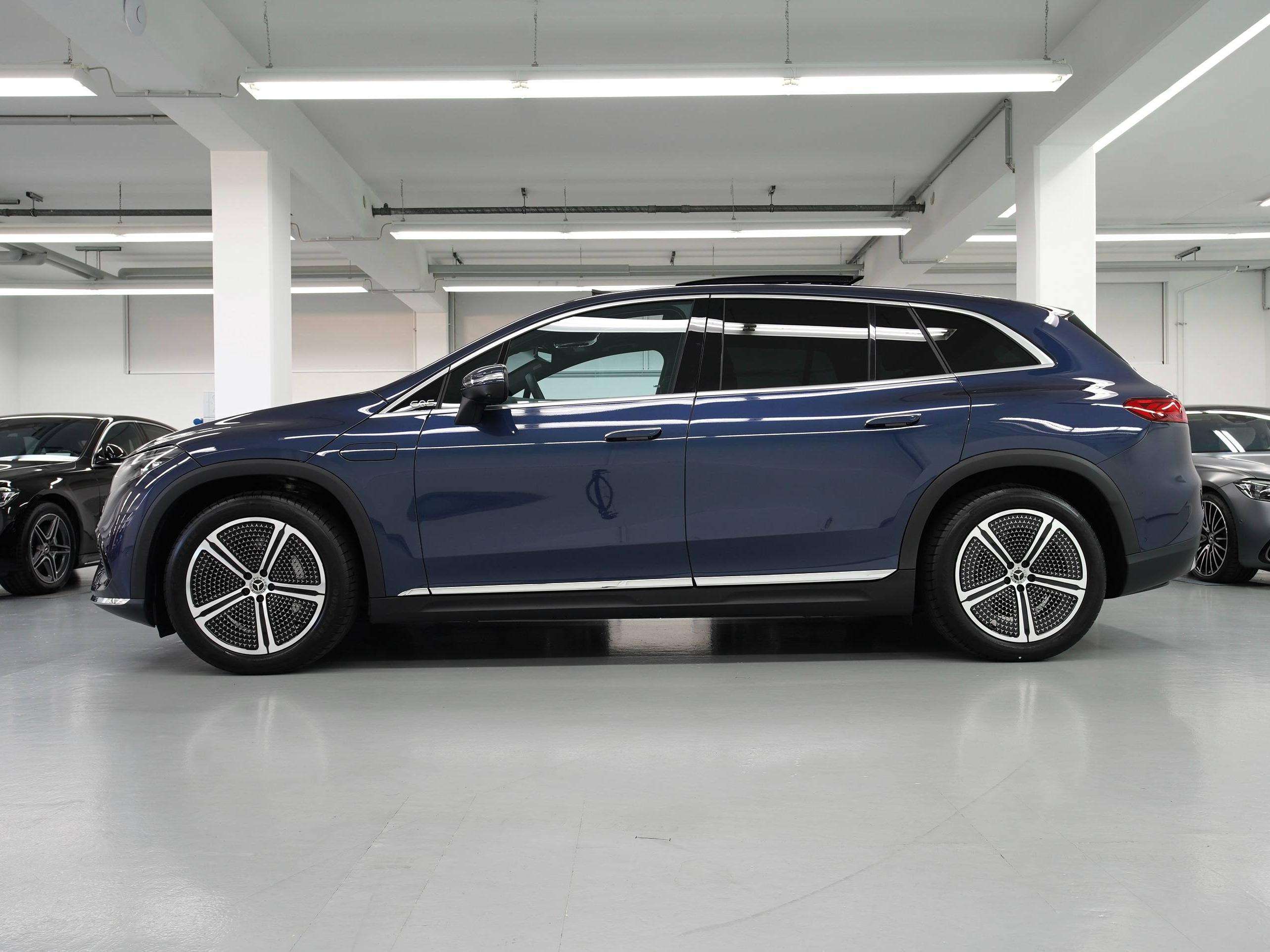 Mercedes-Benz Eqs Suv 2026 photo 3