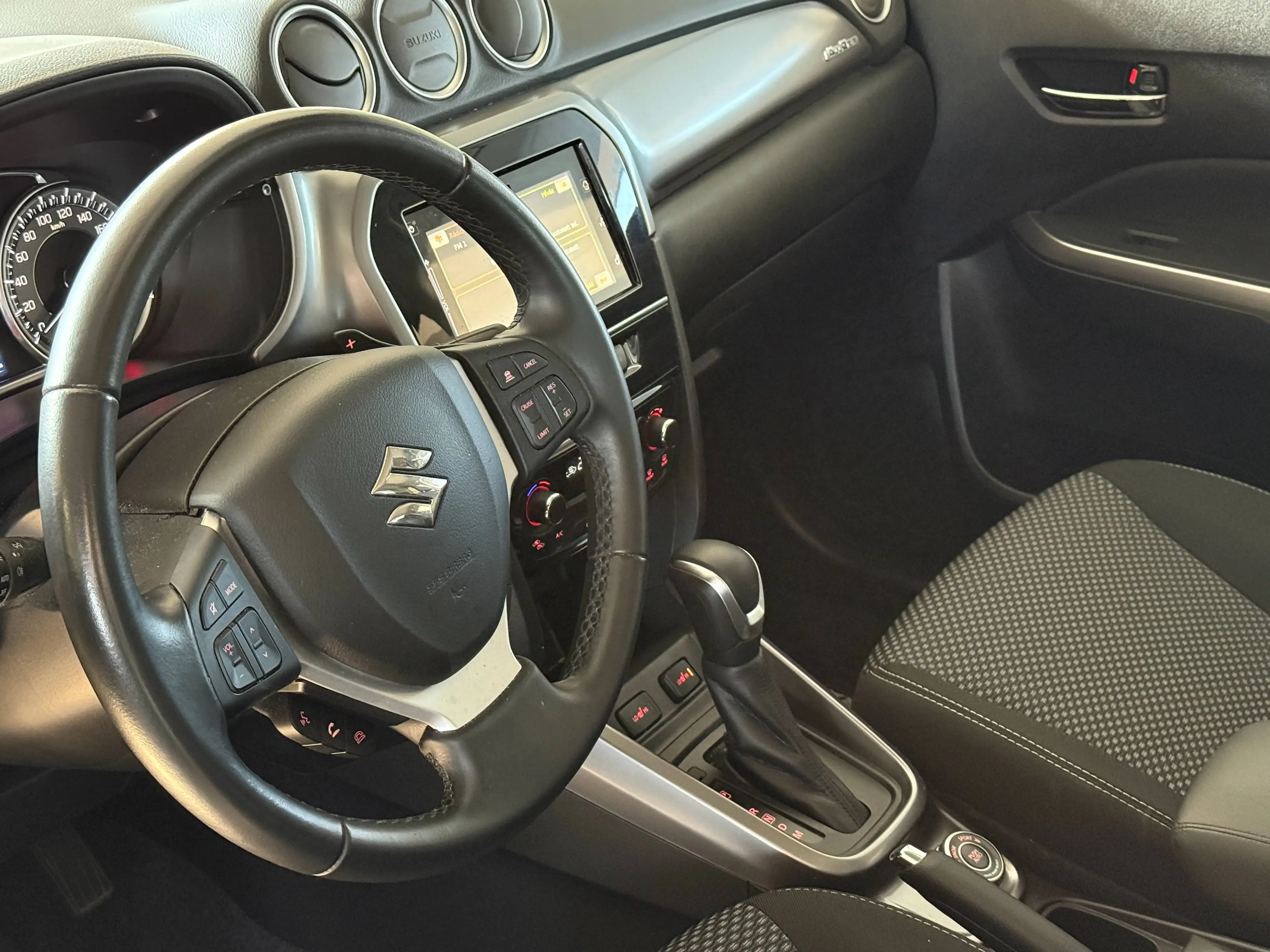 Suzuki Vitara Suzuki Vitara 1,5 Hybrid ALLGRIP+Spurhalte-assistent+1.Besitz+Tempomat — photo 7