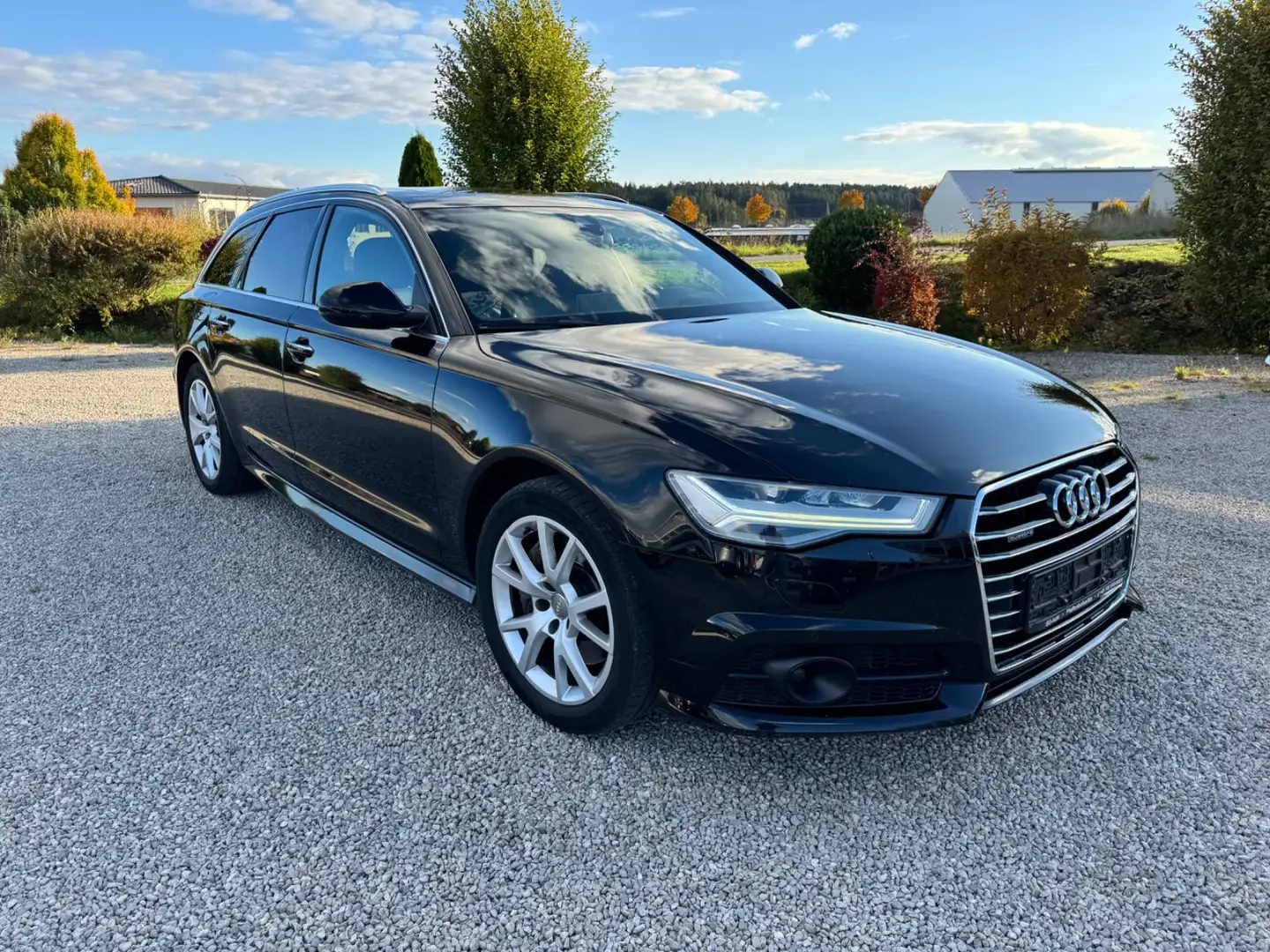 Audi A6 Avant 3.0TDI Quattro STZH LEDER PANO AHK BOSE Noir - 1