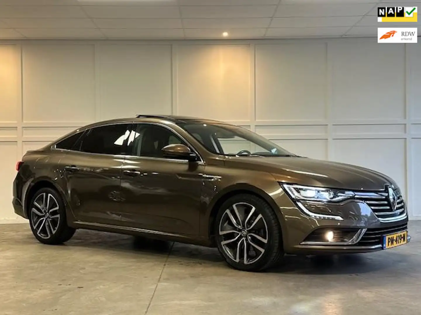 Renault Talisman 1.6 dCi Intens / Massage Stoel / Pano / 4x4 / 2017 Hnědá - 1