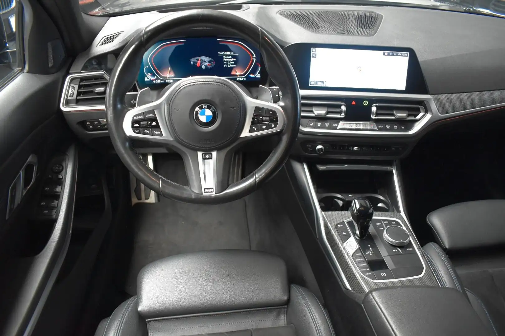 BMW 320 d Touring xDrive M SPORT*LASER*AHK*HEAD-UP* Schwarz - 2