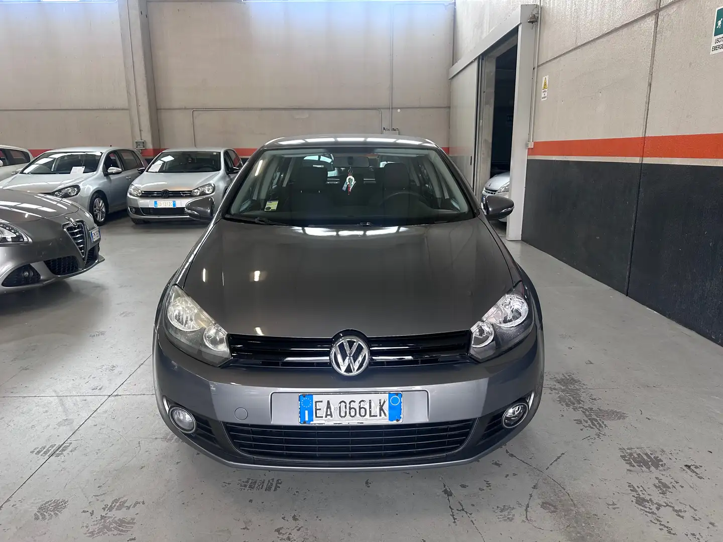 Volkswagen Golf Golf VI 2010 gol 5p 1.6 Trendline bifuel Grau - 2
