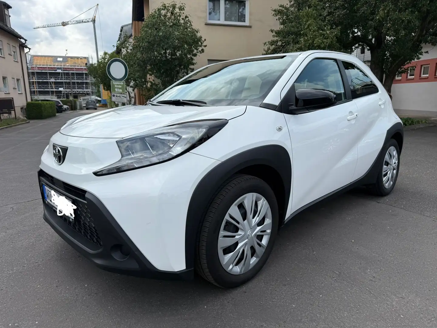 Toyota Aygo (x) iPlay Weiß - 2