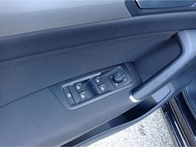 Volkswagen Touran view 6